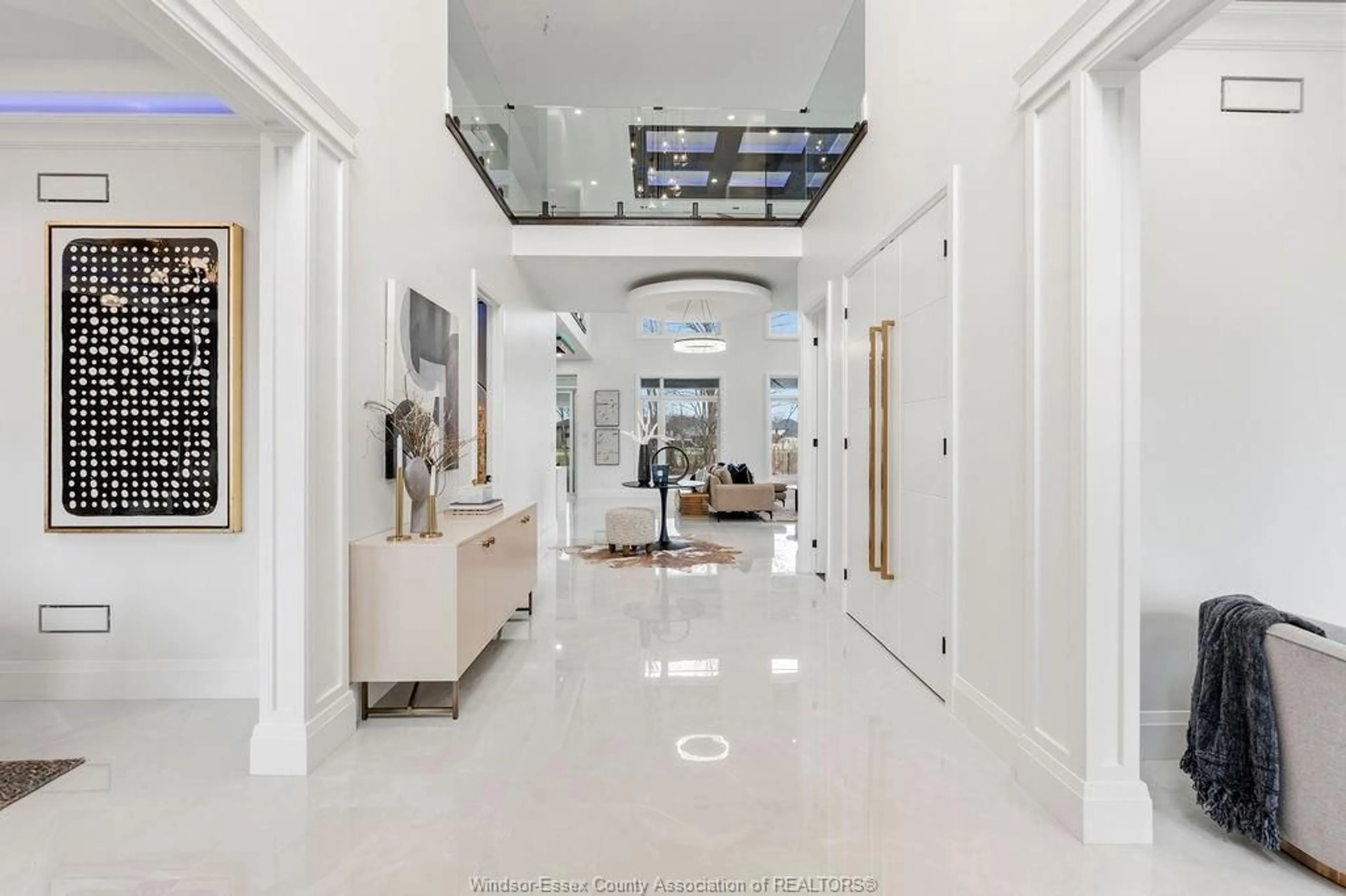 Indoor foyer for 4330 CATERINA, LaSalle Ontario N9H 0N3