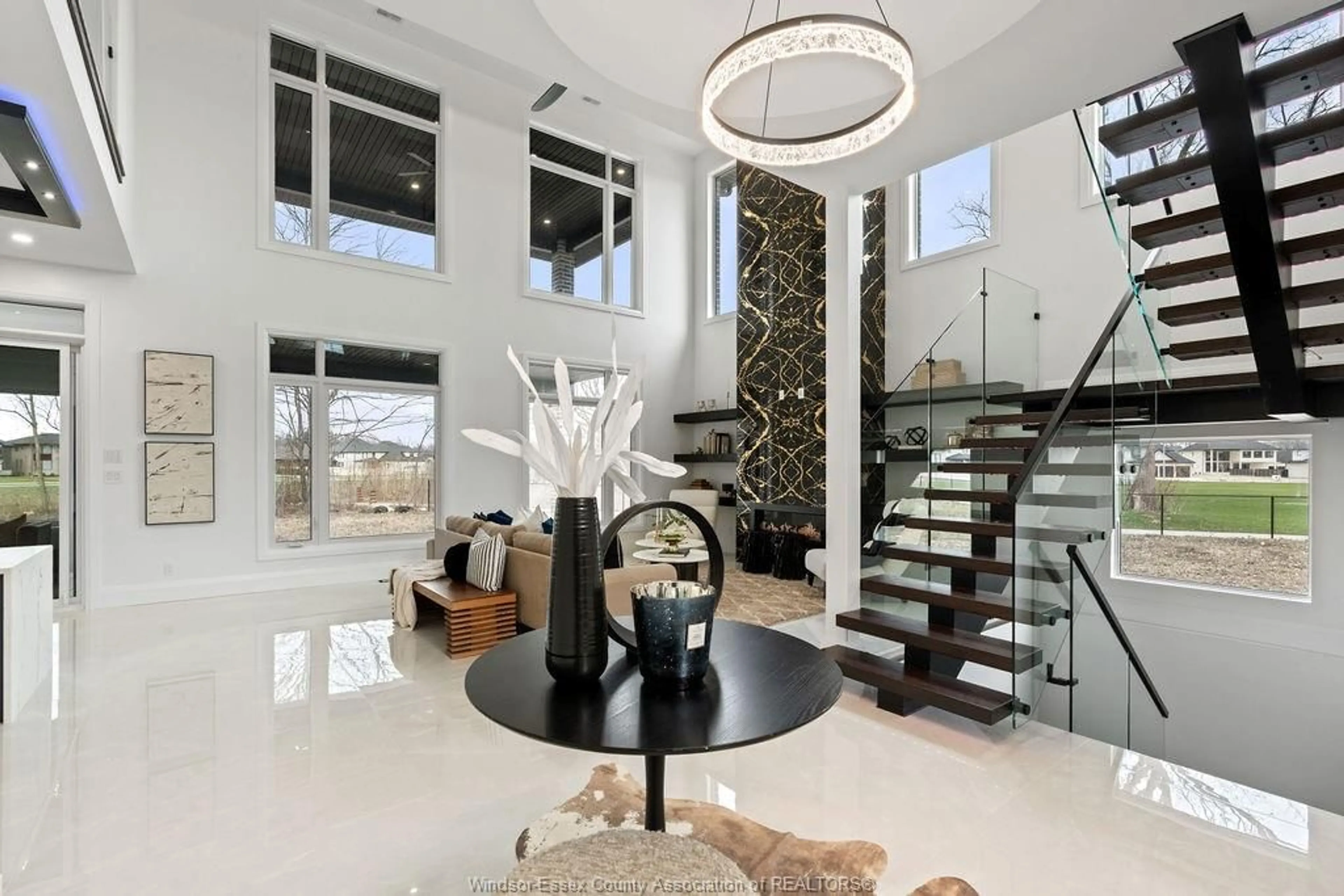 Indoor foyer for 4330 CATERINA, LaSalle Ontario N9H 0N3