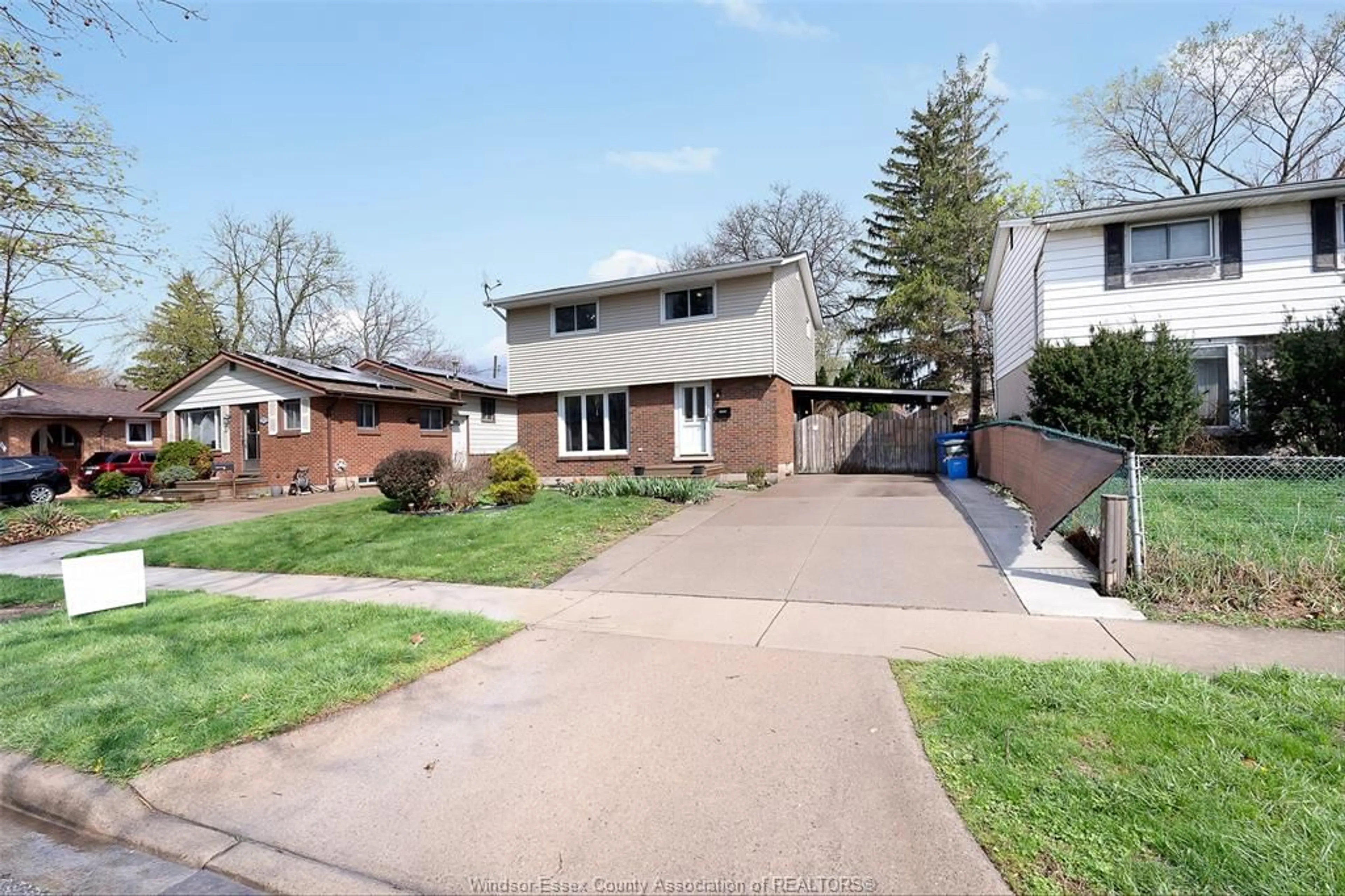 Unknown for 3581 WOLFE Crt, Windsor Ontario N9C 1X2