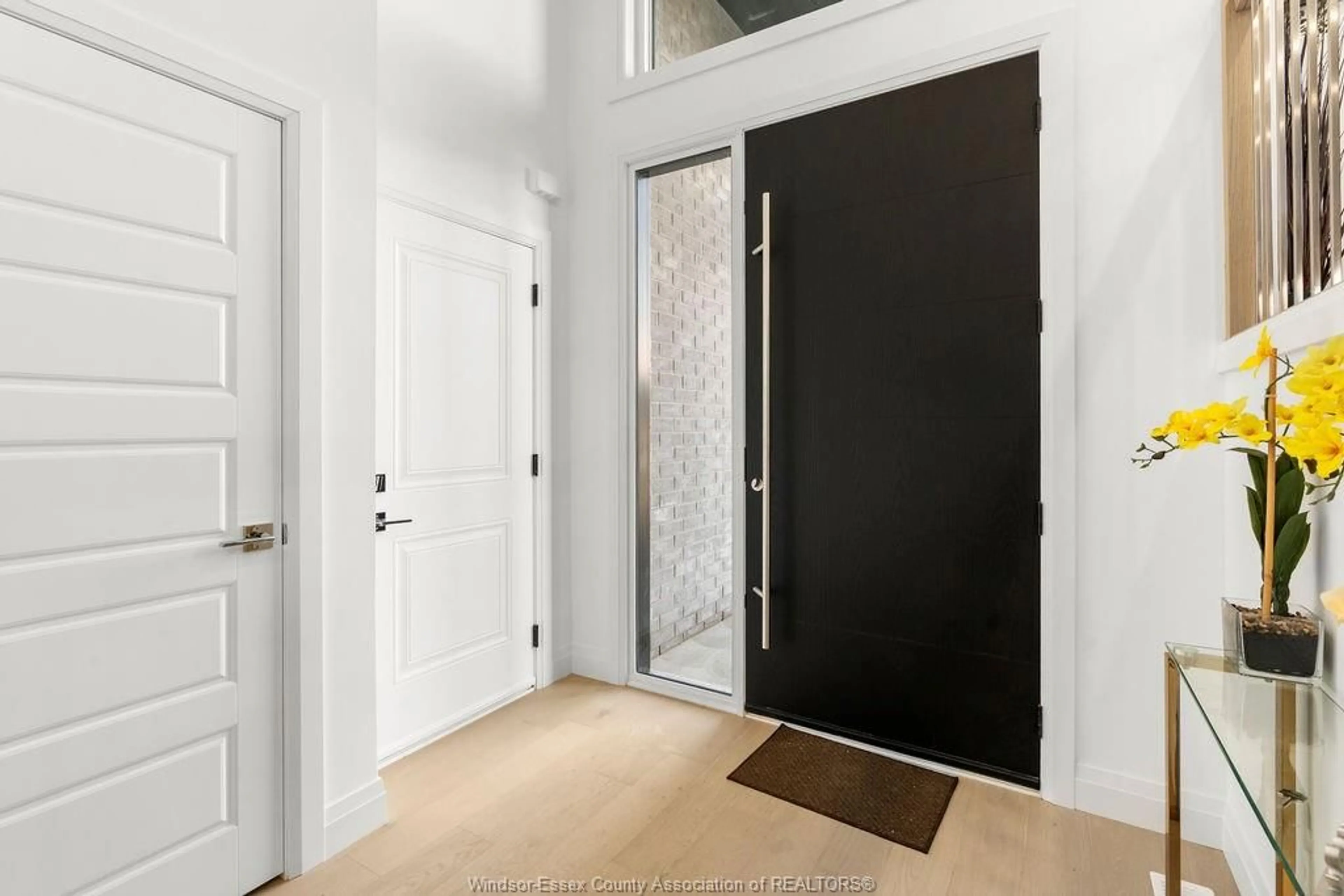 Indoor entryway for 8343 ANNIE, McGregor Ontario N0R 1J0