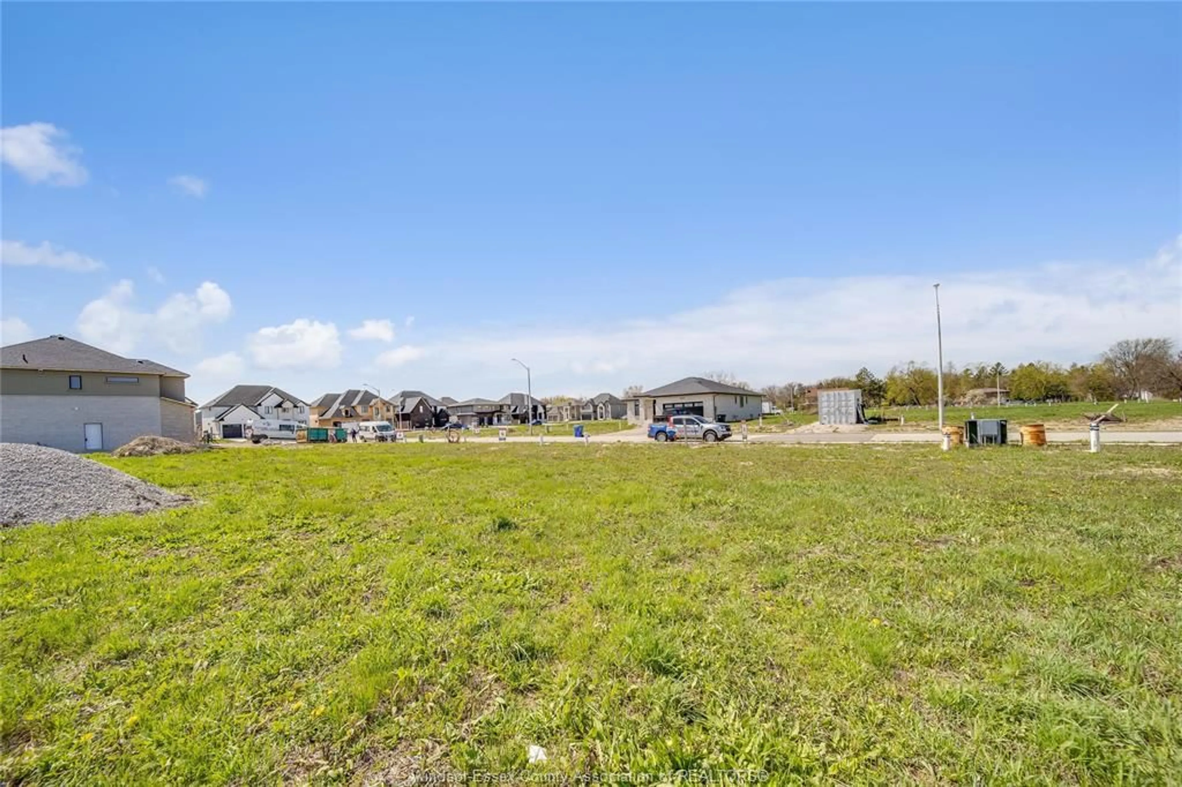 A pic from outside/outdoor area/front of a property/back of a property/a pic from drone, water/lake/river/ocean view for 3662 FARROW Ave, Windsor Ontario N9E 0B3