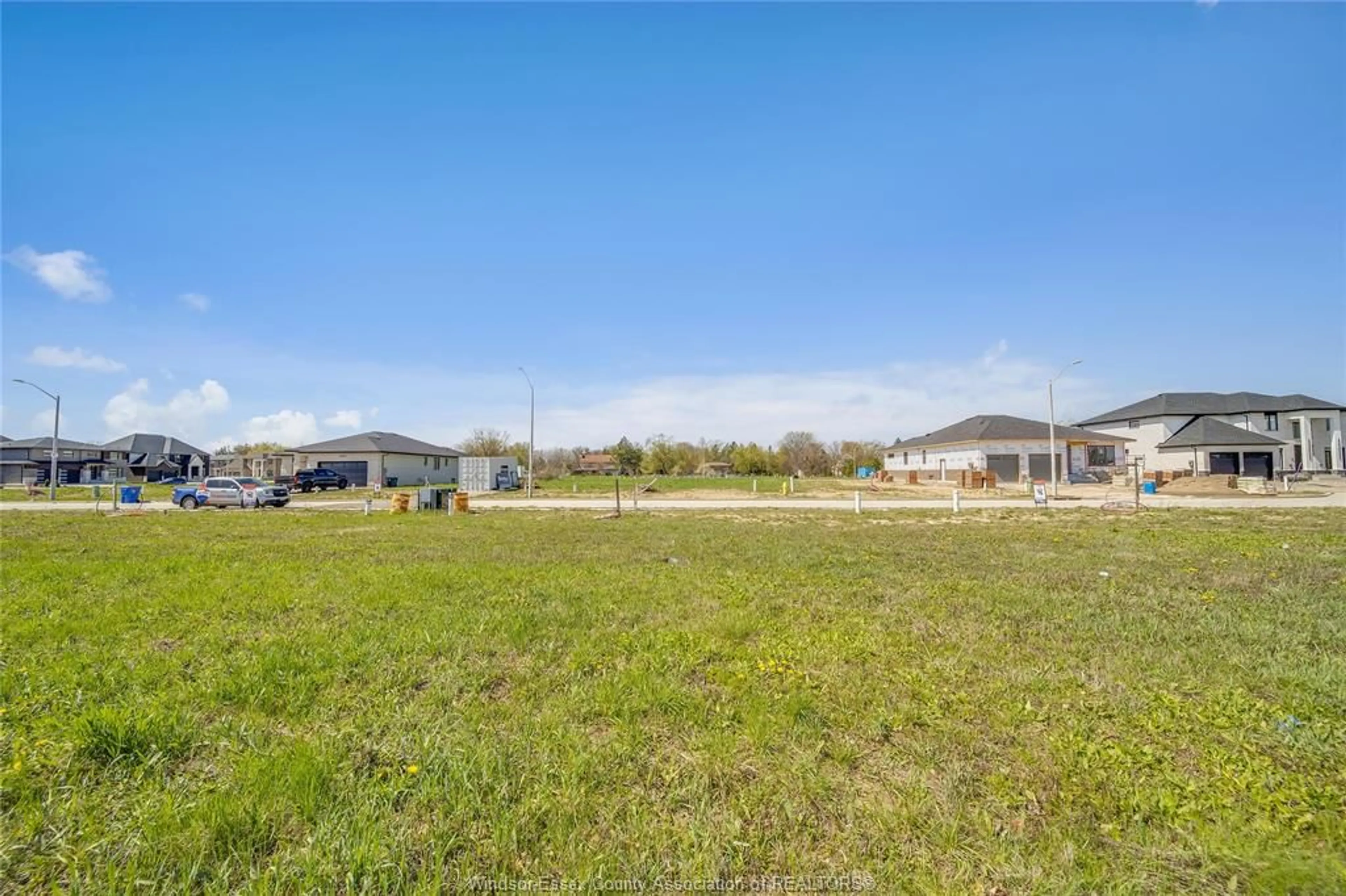 A pic from outside/outdoor area/front of a property/back of a property/a pic from drone, unknown for 3674 FARROW Ave, Windsor Ontario N9H 0B3