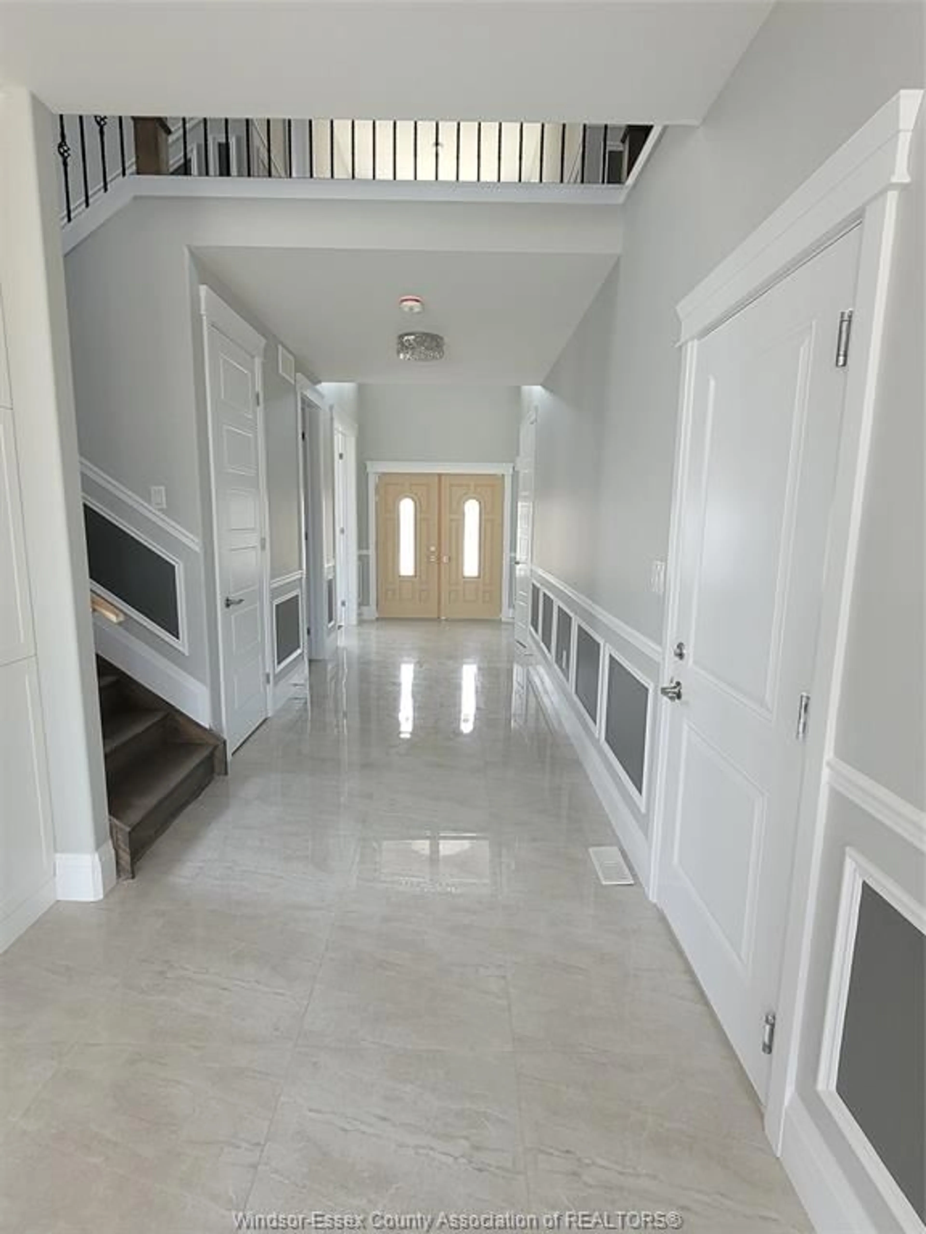 Indoor foyer for 309 Benson Crt, Amherstburg Ontario N8T 1E7