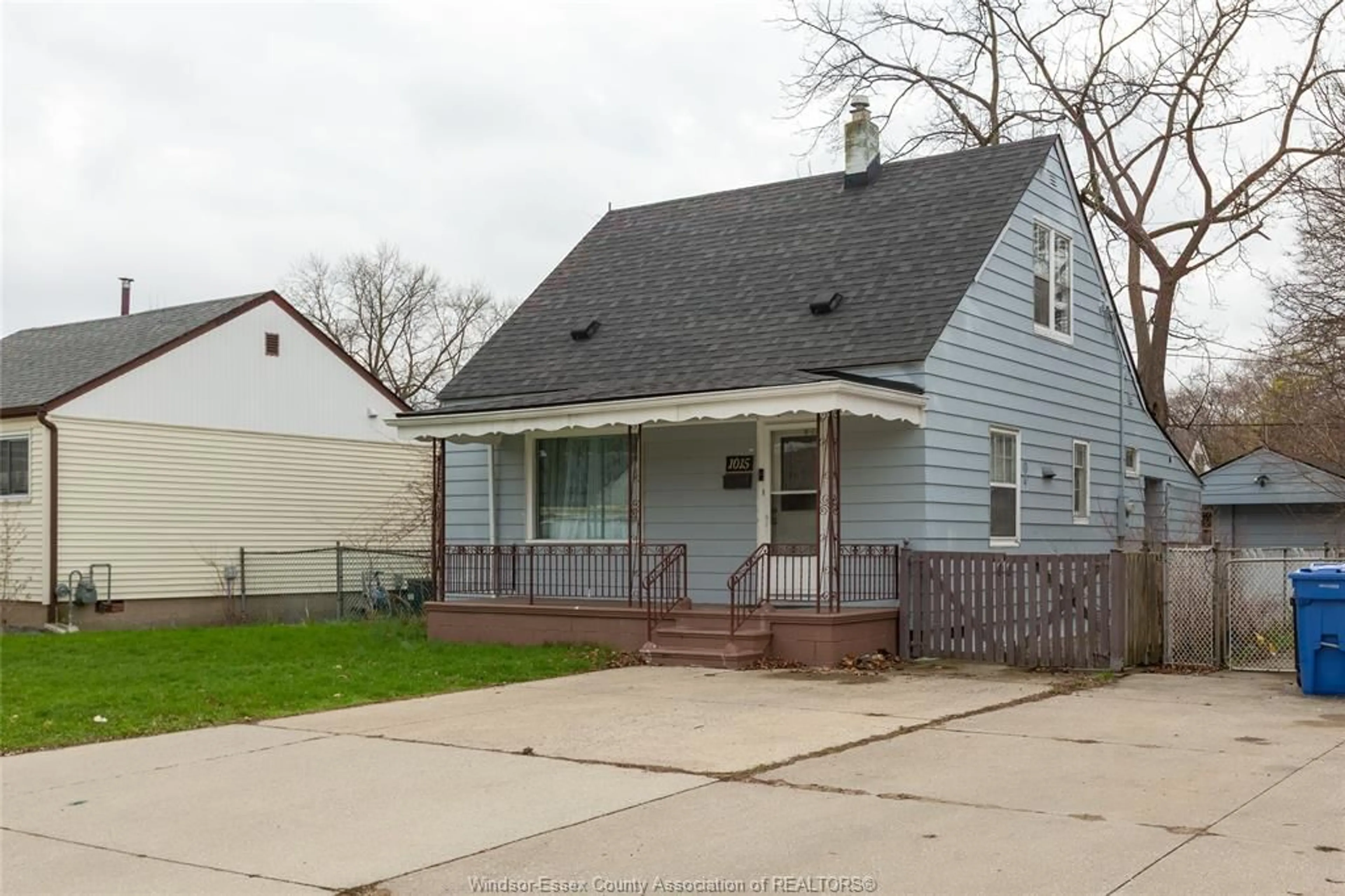 Home with vinyl exterior material, street for 1015 PARTINGTON Ave, Windsor Ontario N9B 2P1