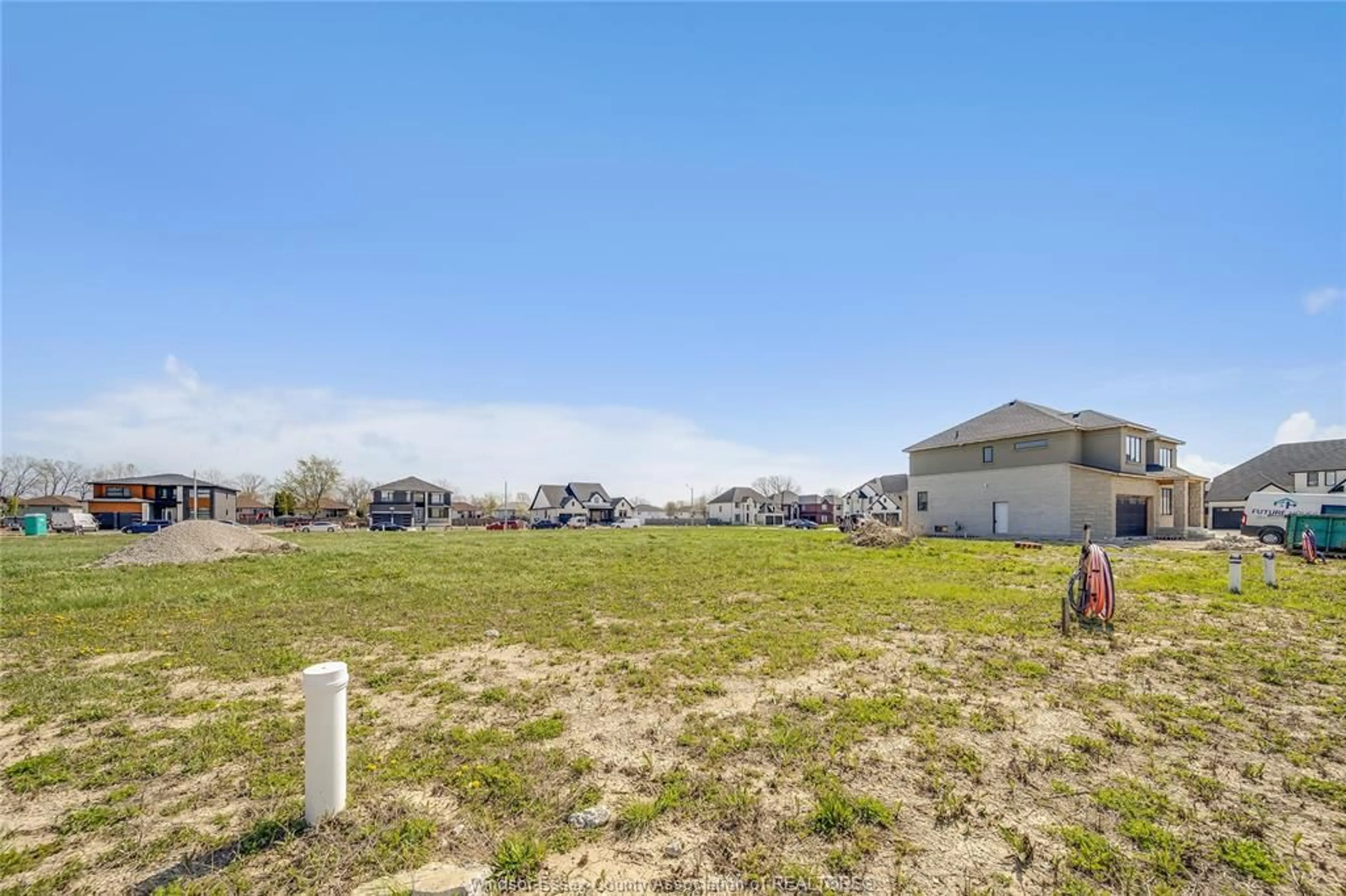 A pic from outside/outdoor area/front of a property/back of a property/a pic from drone, water/lake/river/ocean view for 3667 FARROW Ave, Windsor Ontario N9H 0B3