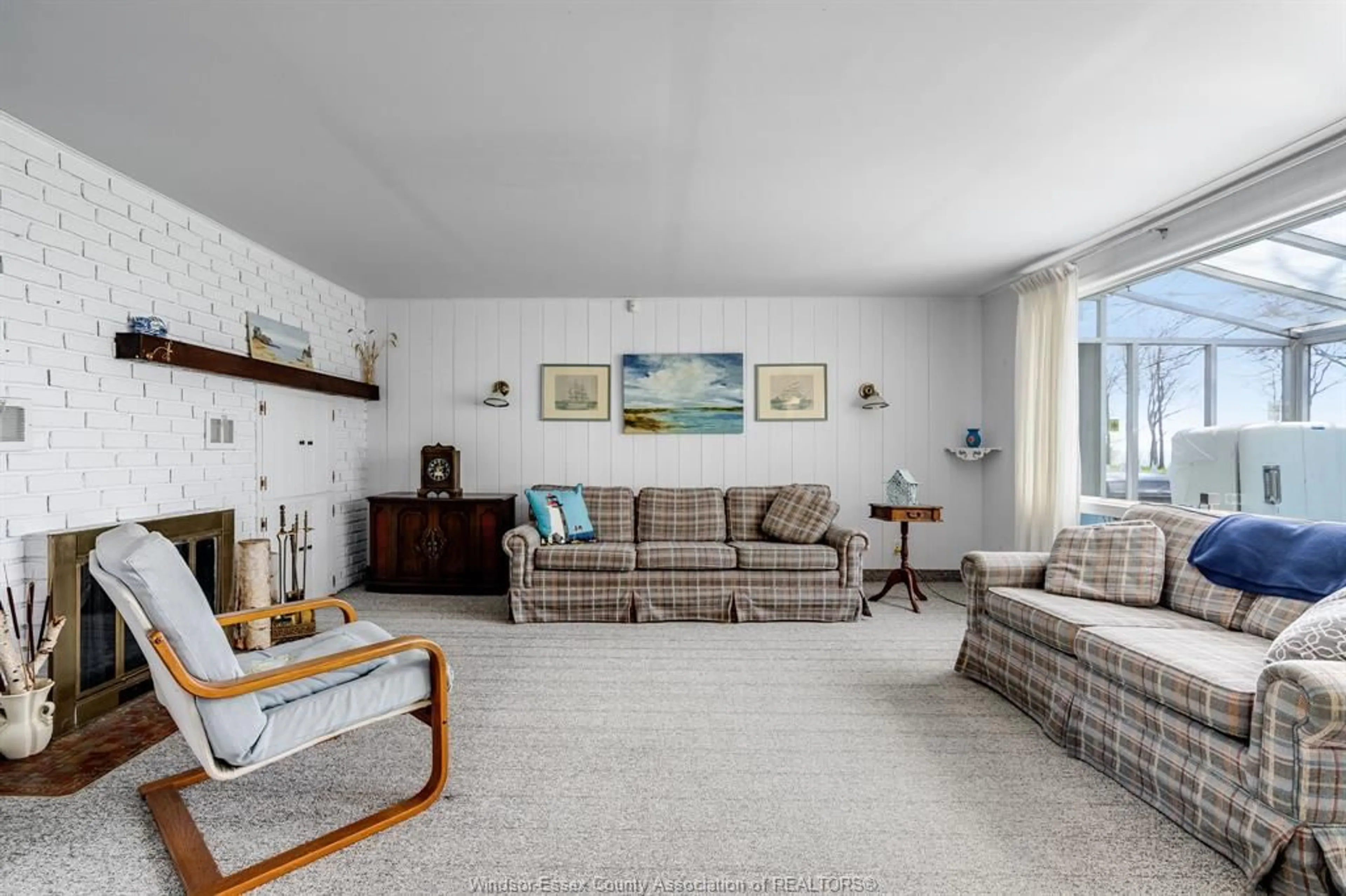 Living room with furniture, unknown for 187 Cooks Rd, Essex Ontario N0R 1B0