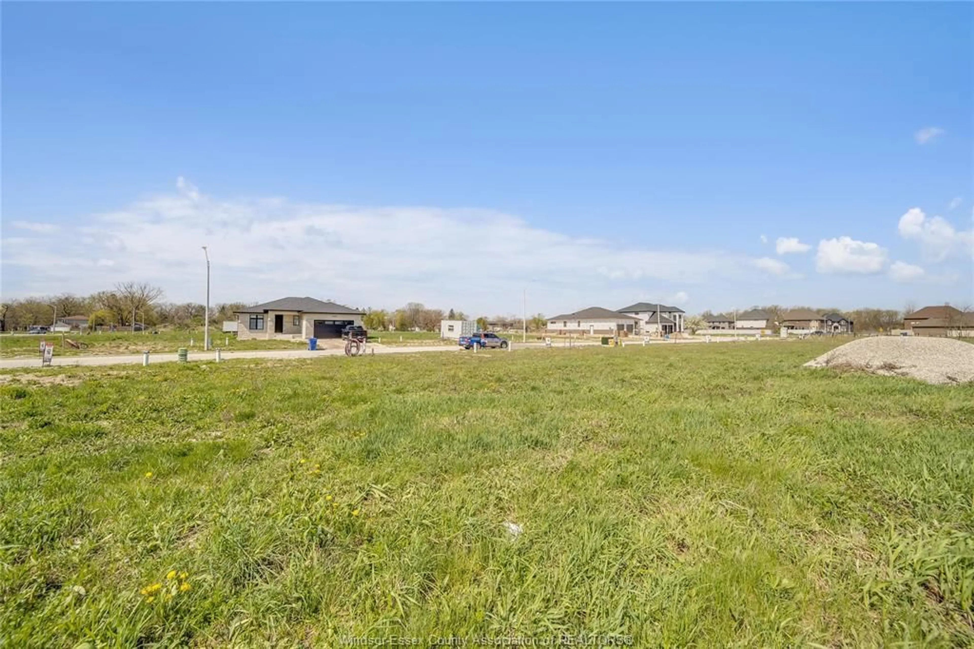 A pic from outside/outdoor area/front of a property/back of a property/a pic from drone, street for 3673 FARROW Ave, Windsor Ontario N9H 0B3