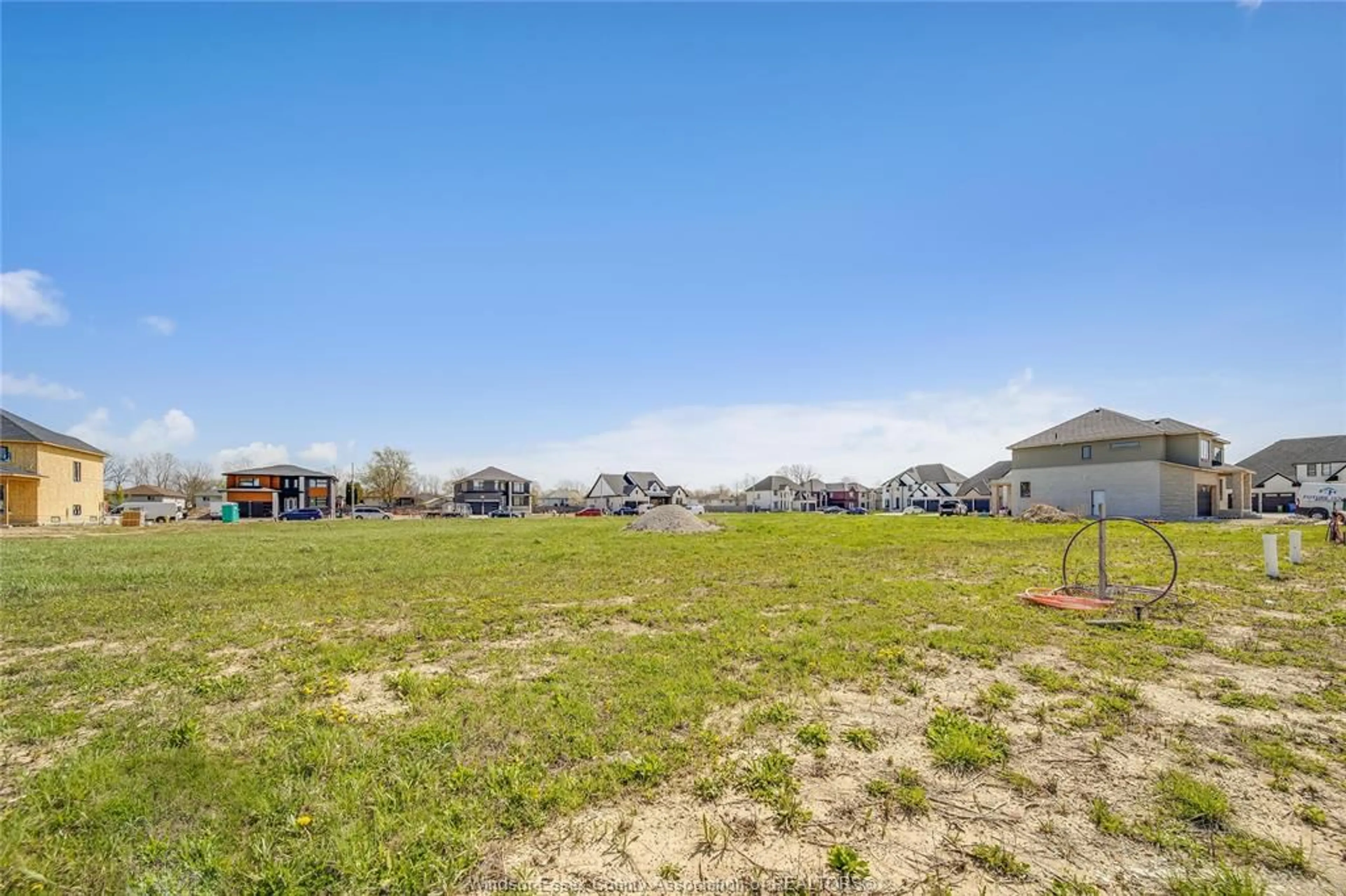 A pic from outside/outdoor area/front of a property/back of a property/a pic from drone, unknown for 3691 FARROW Ave, Windsor Ontario N8H 0B3