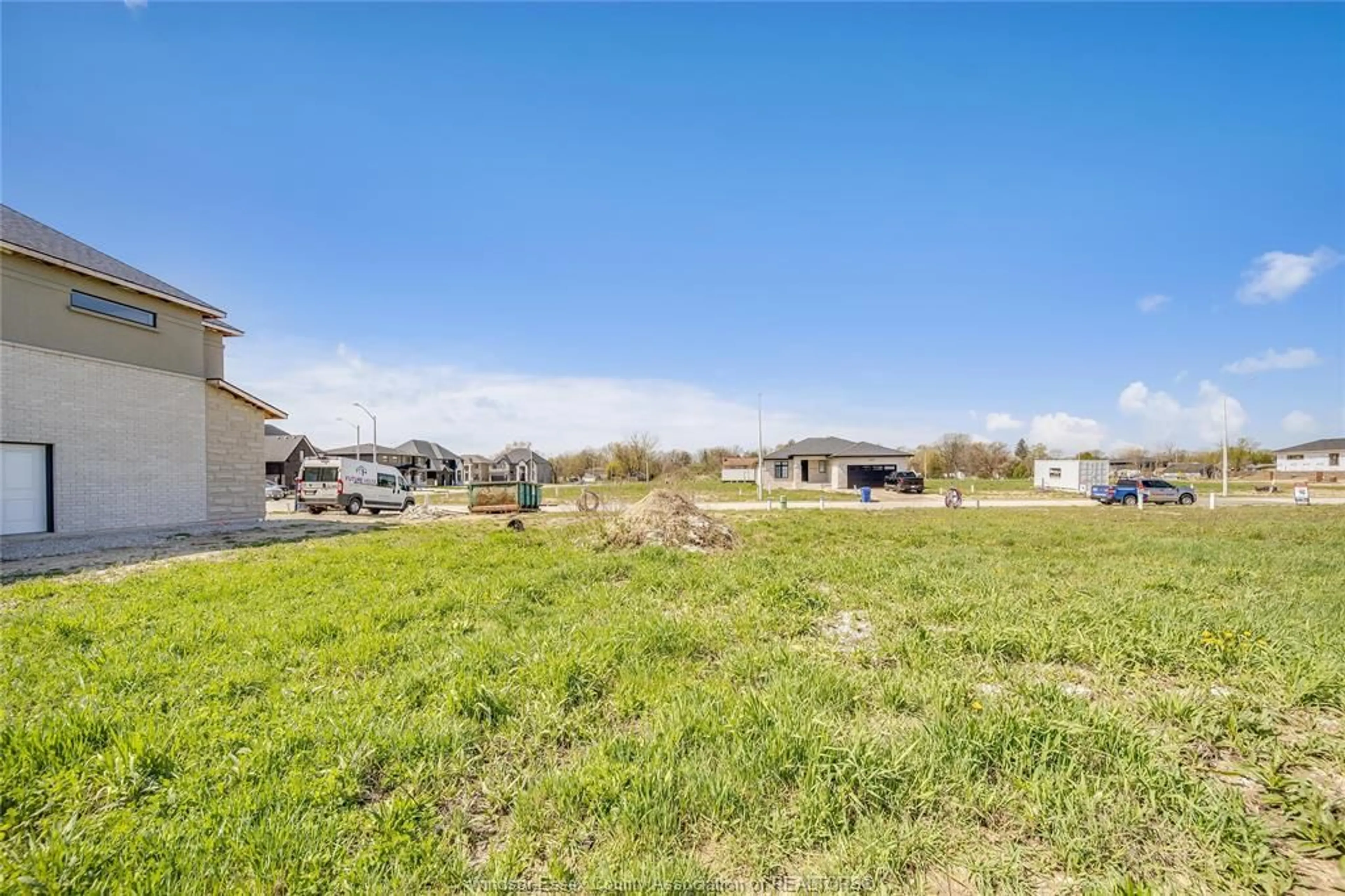 A pic from outside/outdoor area/front of a property/back of a property/a pic from drone, unknown for 3697 FARROW Ave, Windsor Ontario N8H 0B3