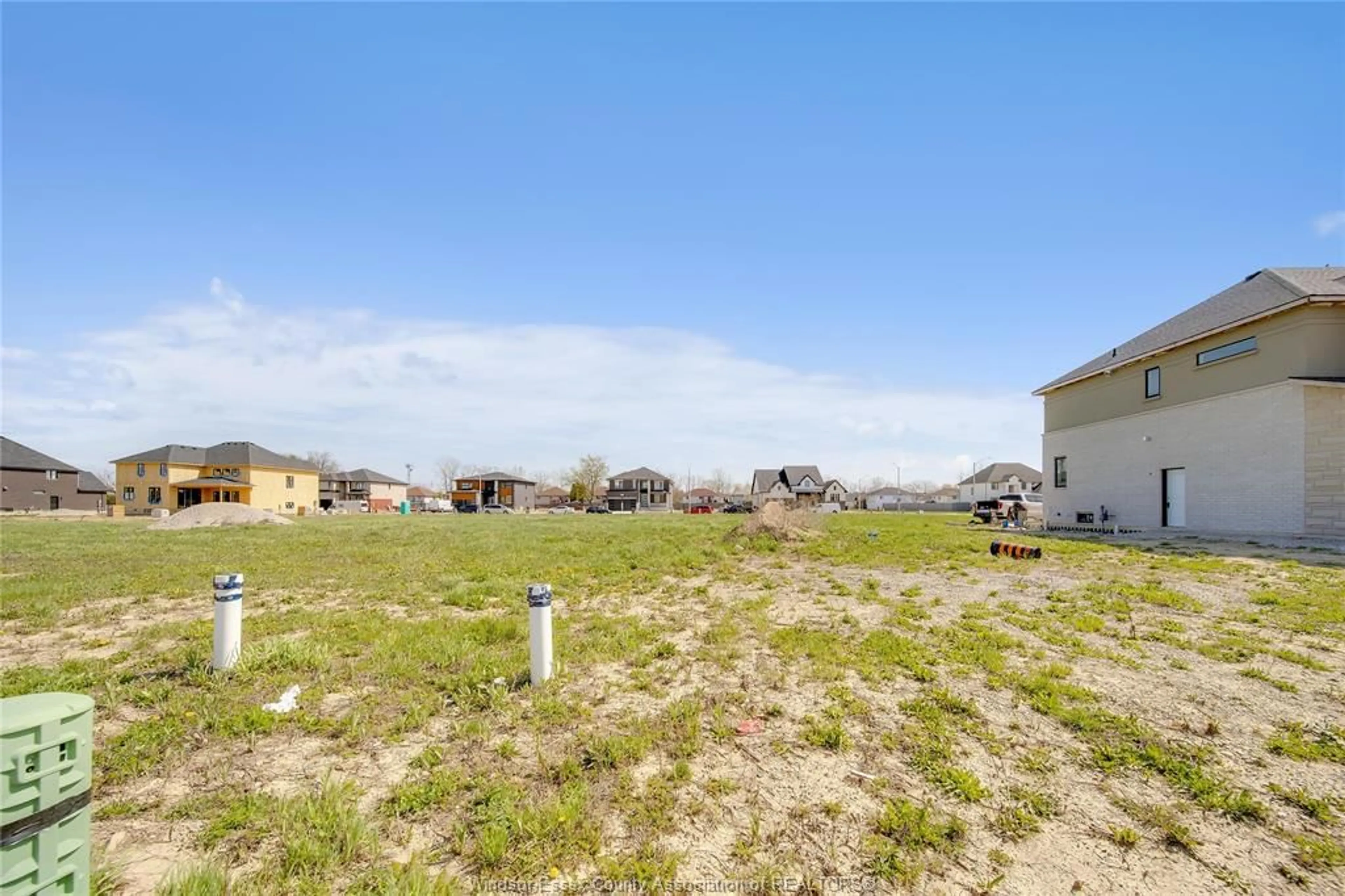 A pic from outside/outdoor area/front of a property/back of a property/a pic from drone, unknown for 3692 FARROW Ave, Windsor Ontario N8H 0B3