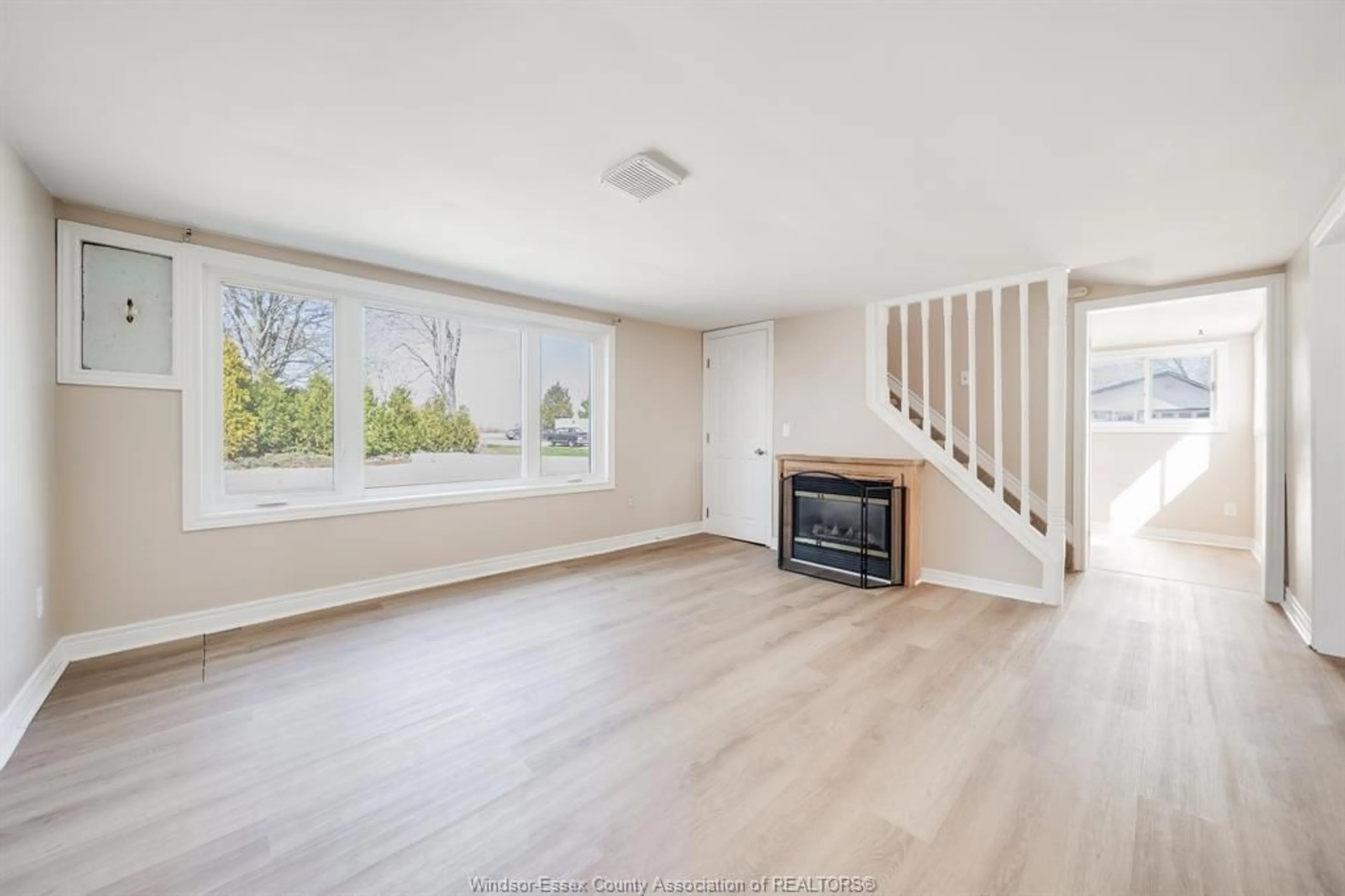 Unknown for 1057 OAK Ave, Kingsville Ontario N9Y 3T6