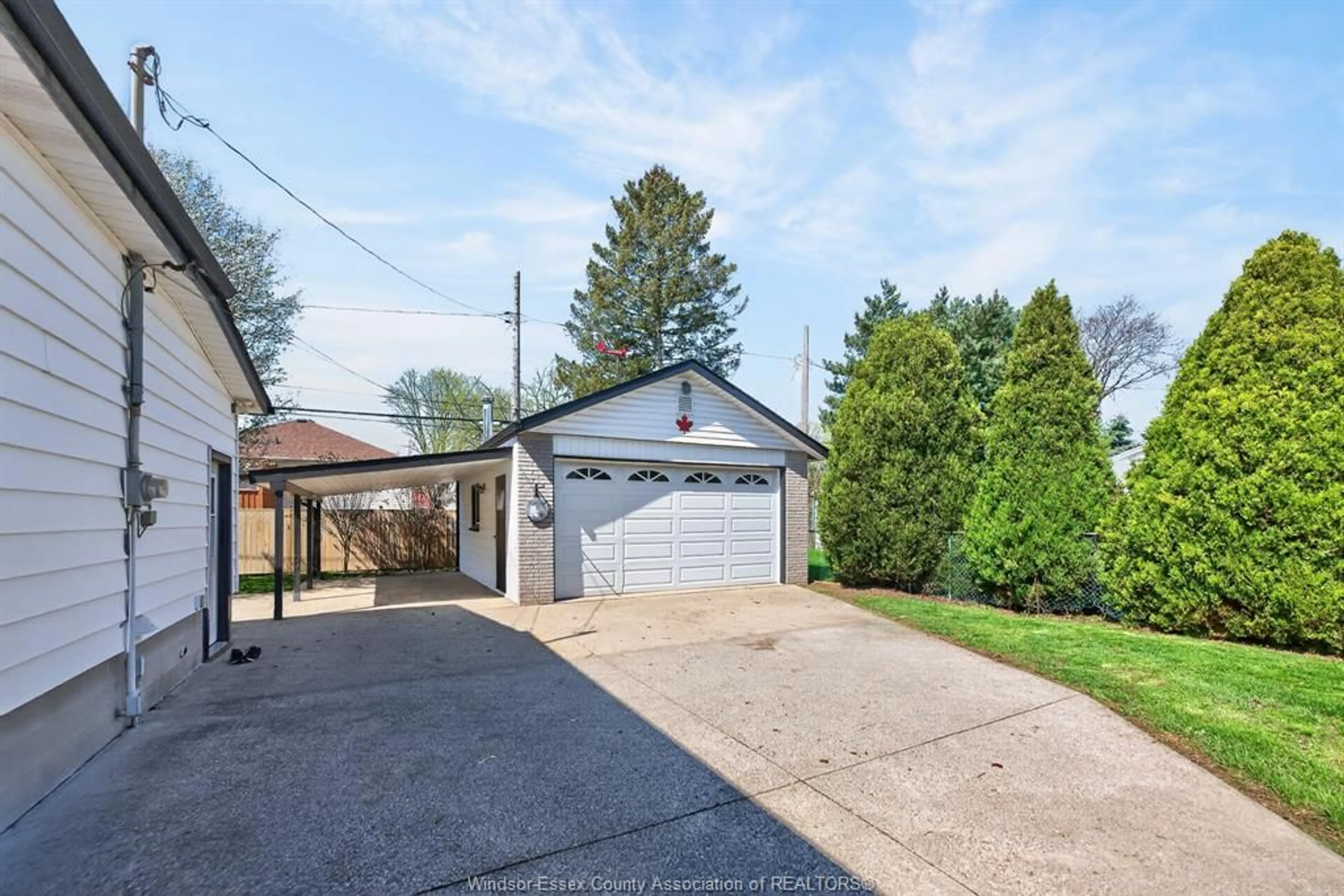 A pic from outside/outdoor area/front of a property/back of a property/a pic from drone, street for 2489 FRANCOIS Rd, Windsor Ontario N8W 4T3