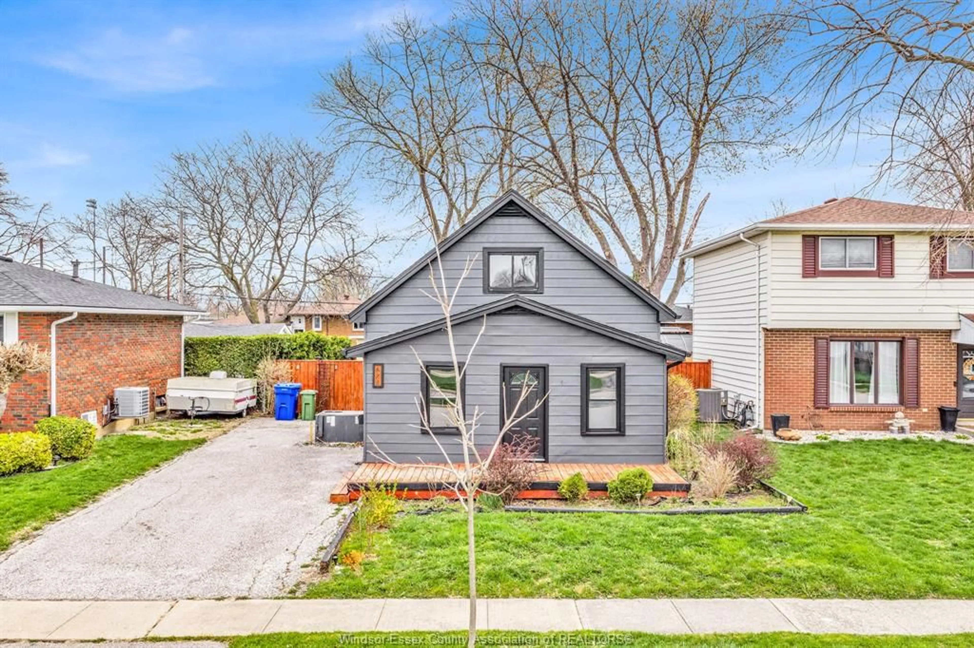 Home with brick exterior material, street for 622 LABUTE St, Tecumseh Ontario N8N 2B3