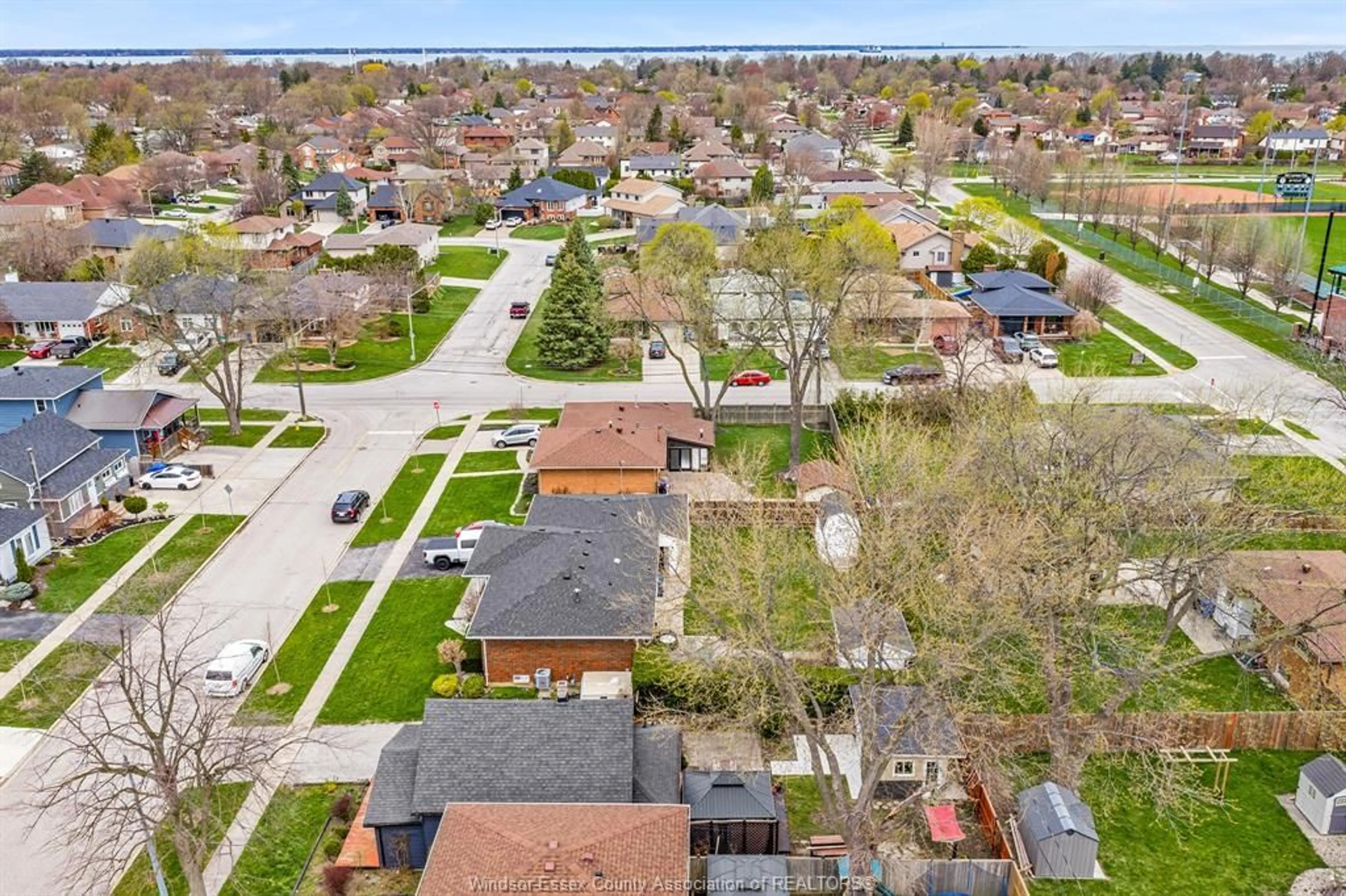 A pic from outside/outdoor area/front of a property/back of a property/a pic from drone, street for 622 LABUTE St, Tecumseh Ontario N8N 2B3