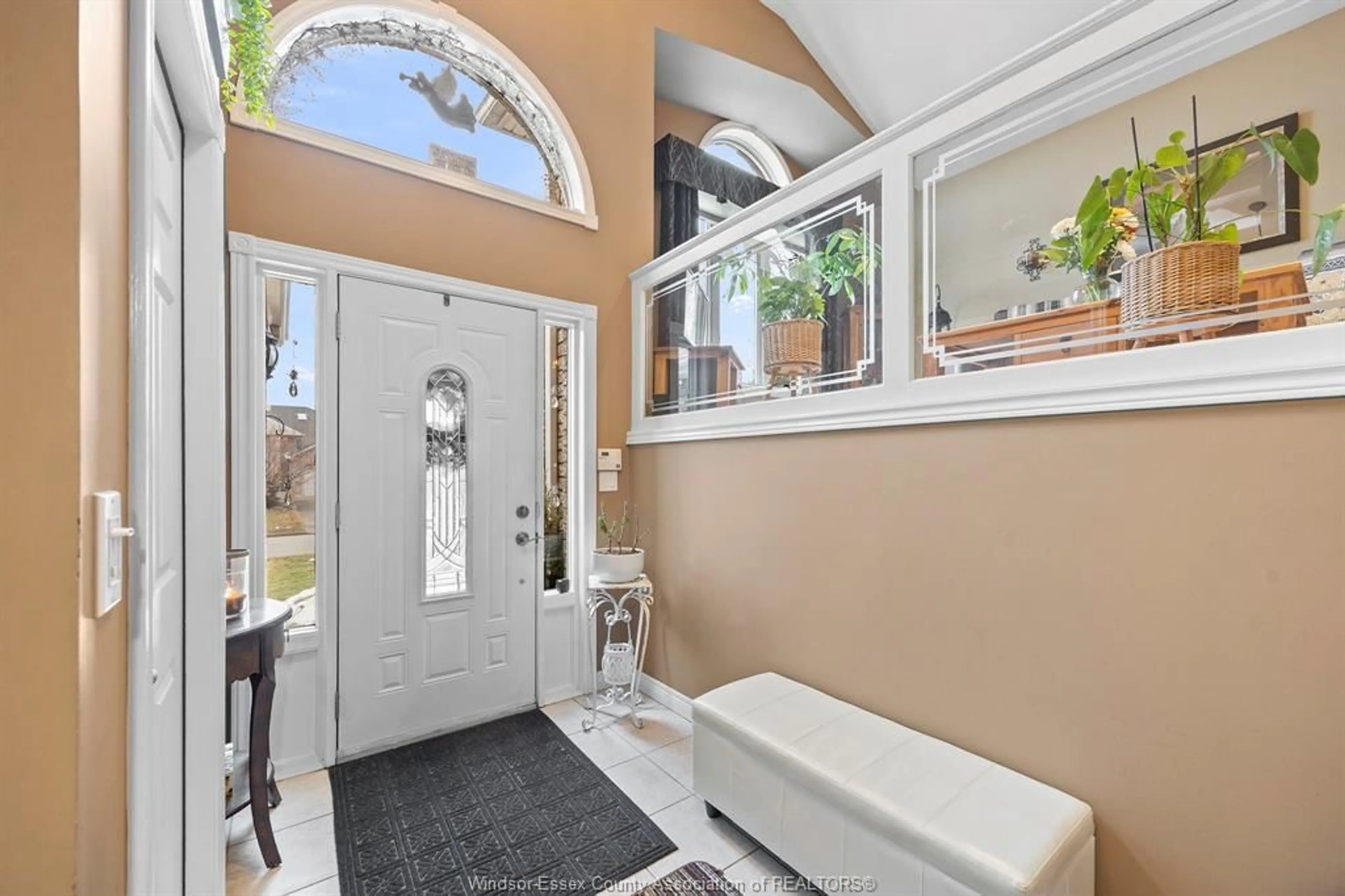Indoor entryway for 12123 CRANBROOK, Tecumseh Ontario N8N 2M1