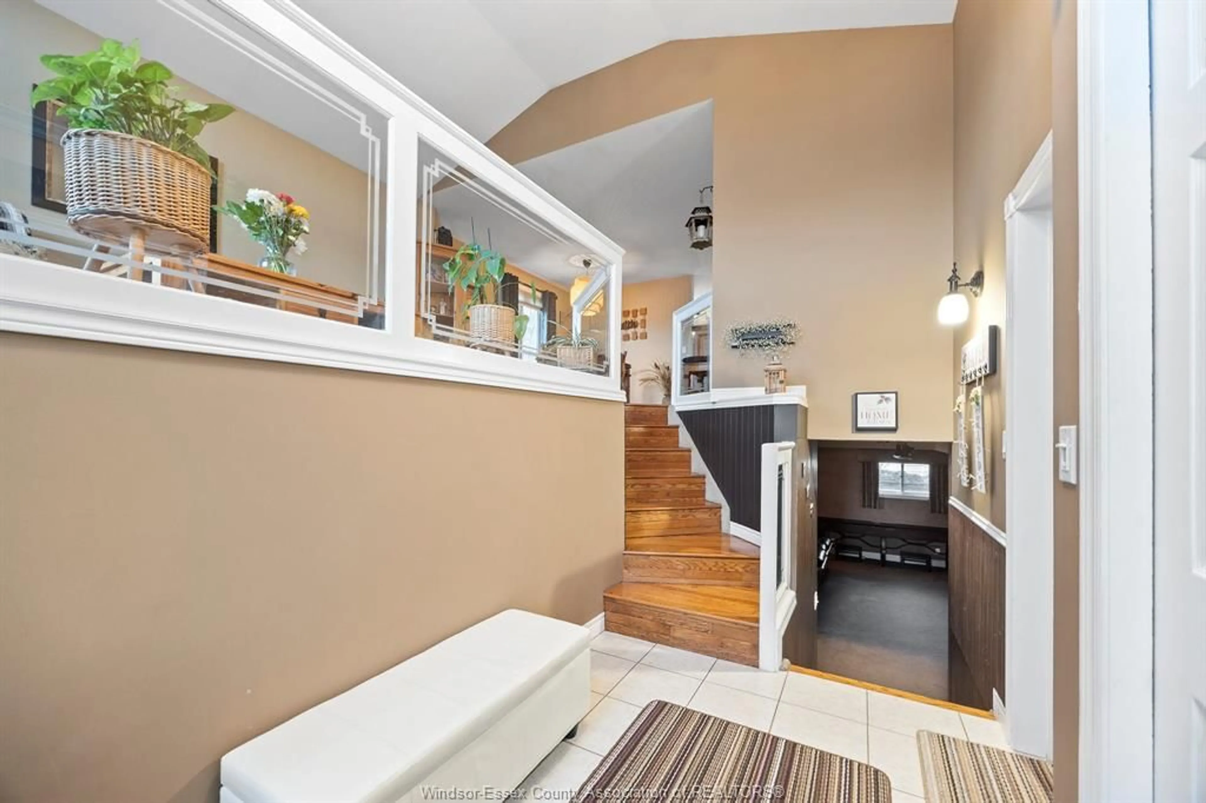 Indoor entryway for 12123 CRANBROOK, Tecumseh Ontario N8N 2M1