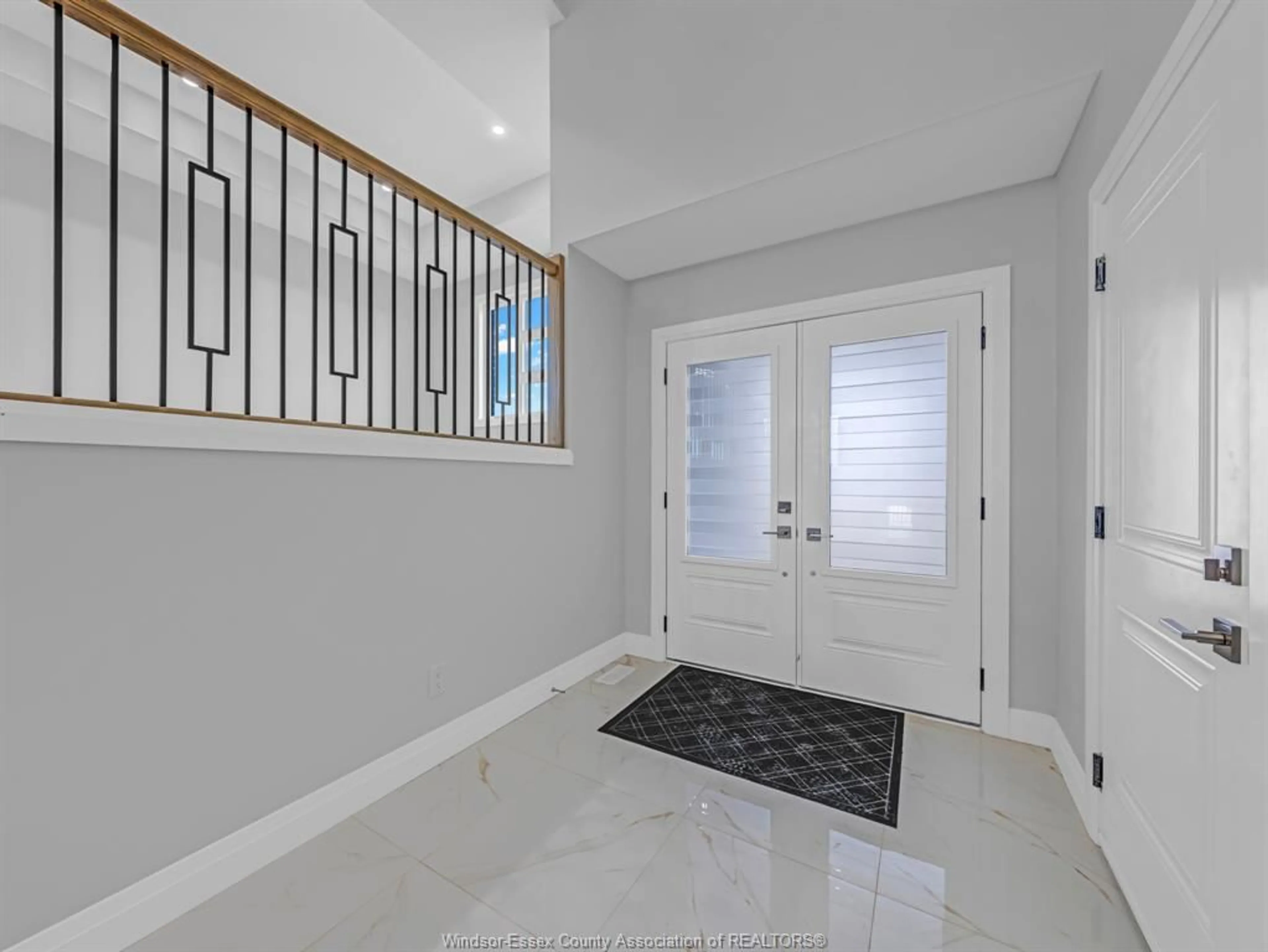 Indoor entryway for 5224 AIDEN Ave, Tecumseh Ontario N0R 1K0