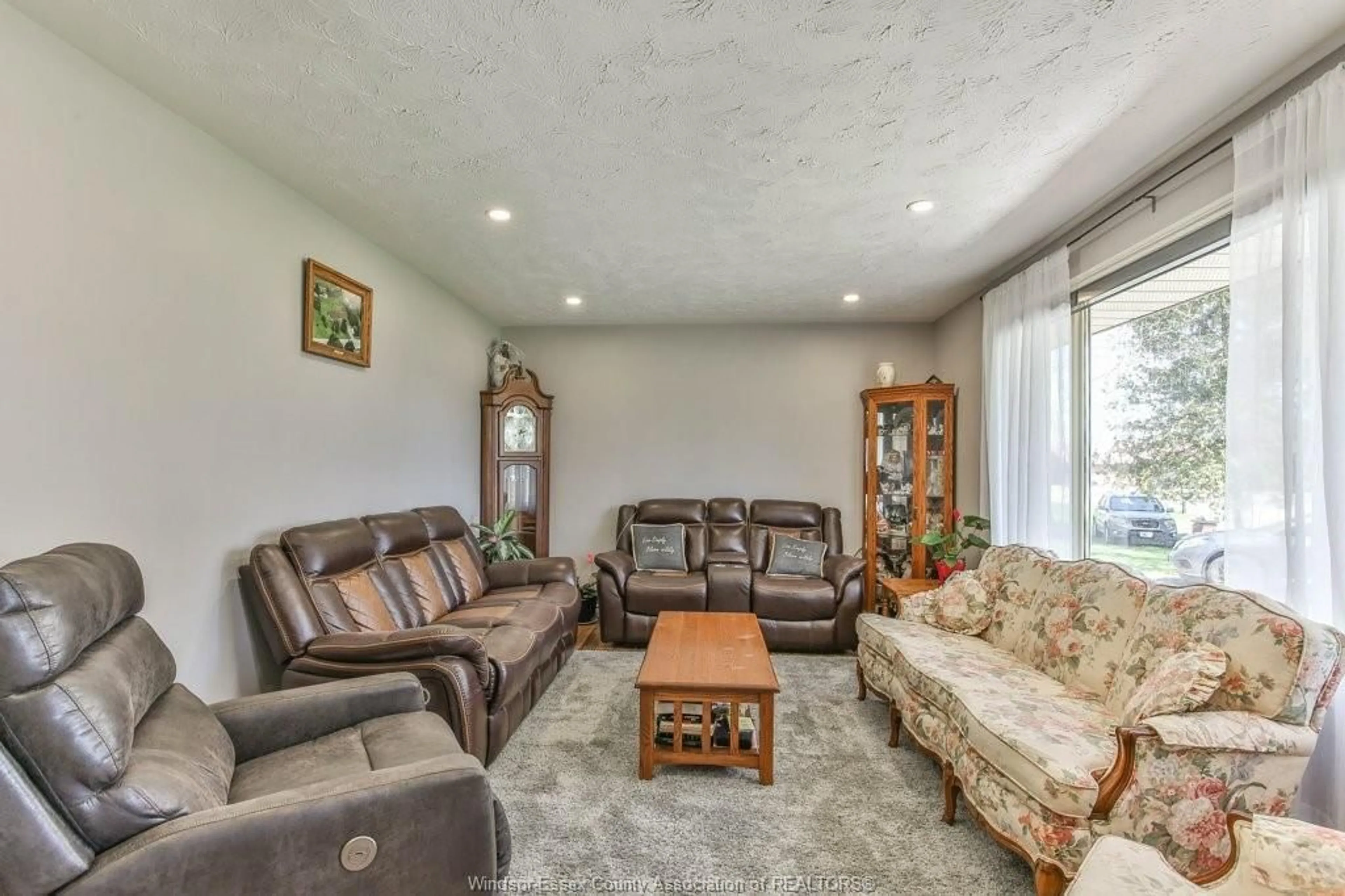 Living room with furniture, unknown for 6551 Springfield Rd, Aylmer Ontario N5H 2R5