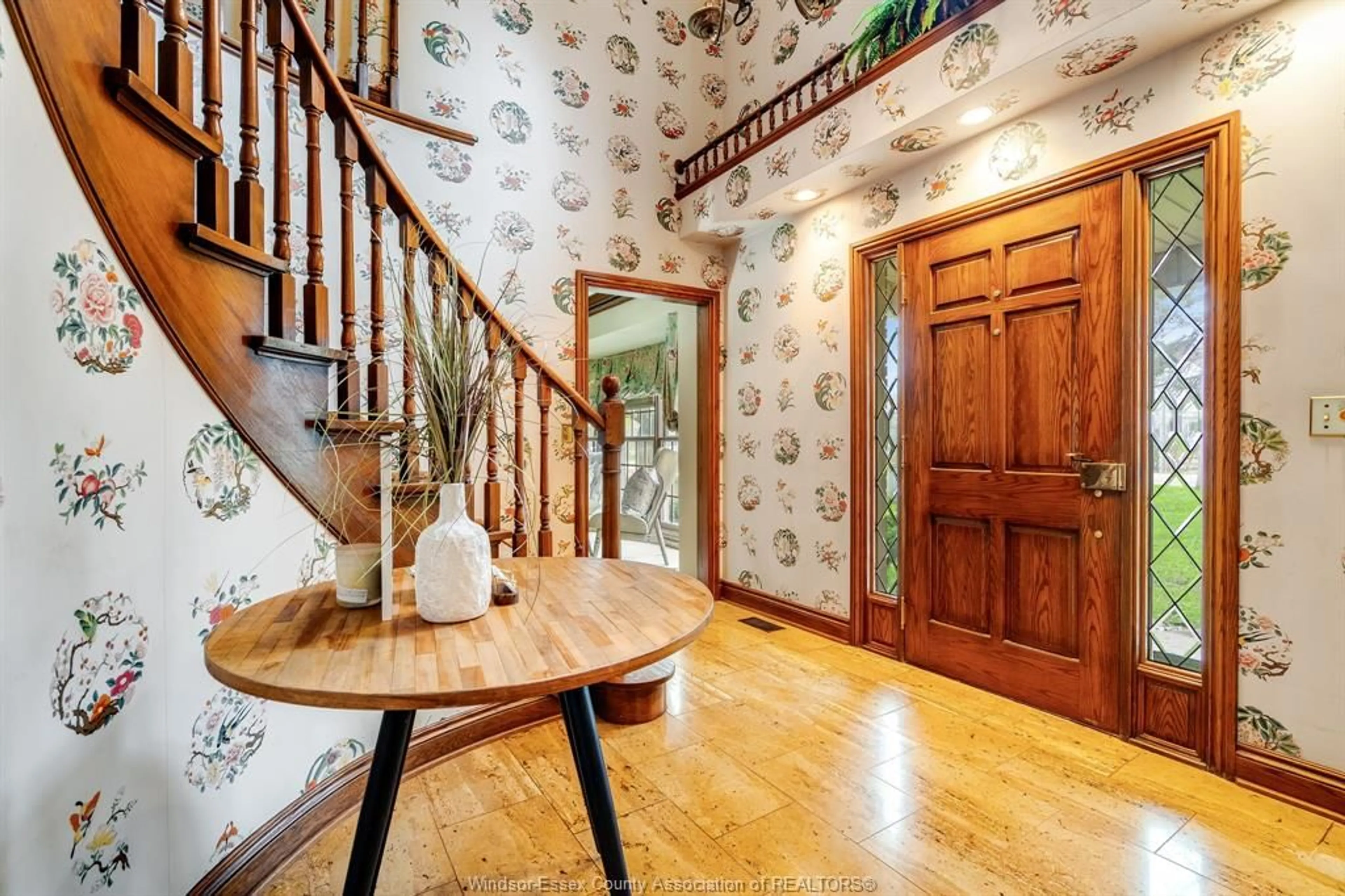 Indoor entryway for 850 North Talbot Rd, Windsor Ontario N8G 1M7