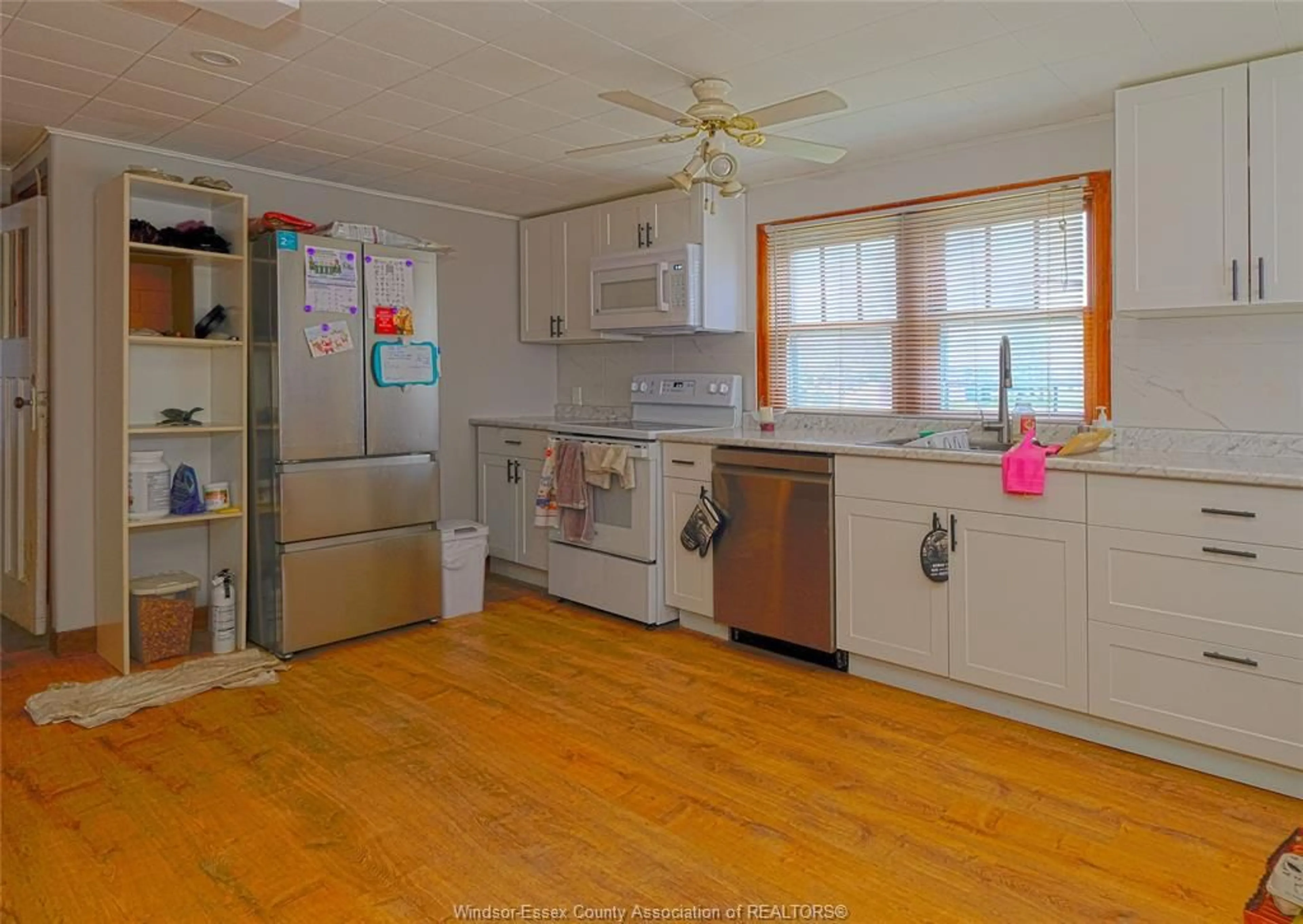 Standard kitchen, unknown for 31 Maidstone Ave, Essex Ontario N8M 2J3