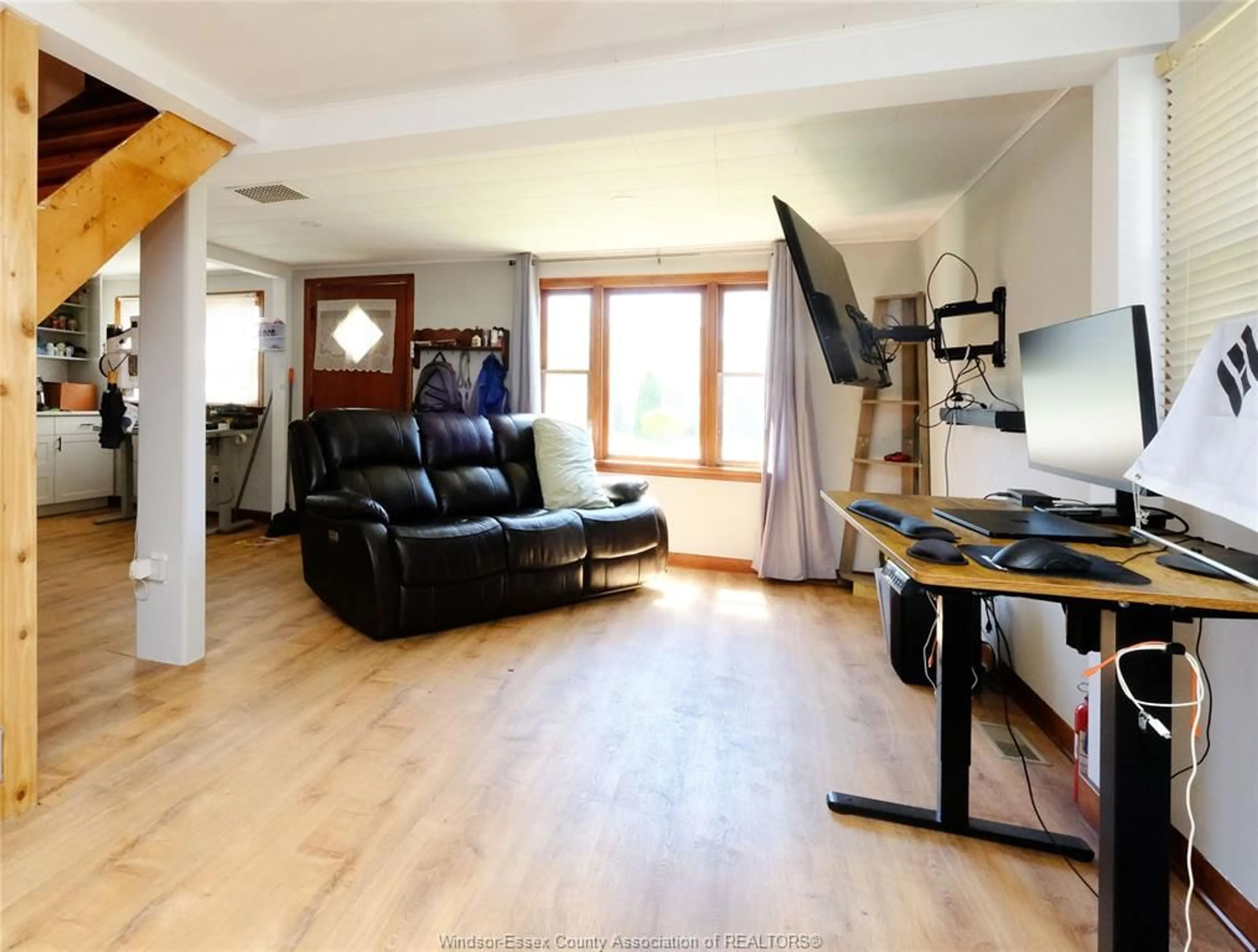 Living room with furniture, wood/laminate floor for 31 Maidstone Ave, Essex Ontario N8M 2J3