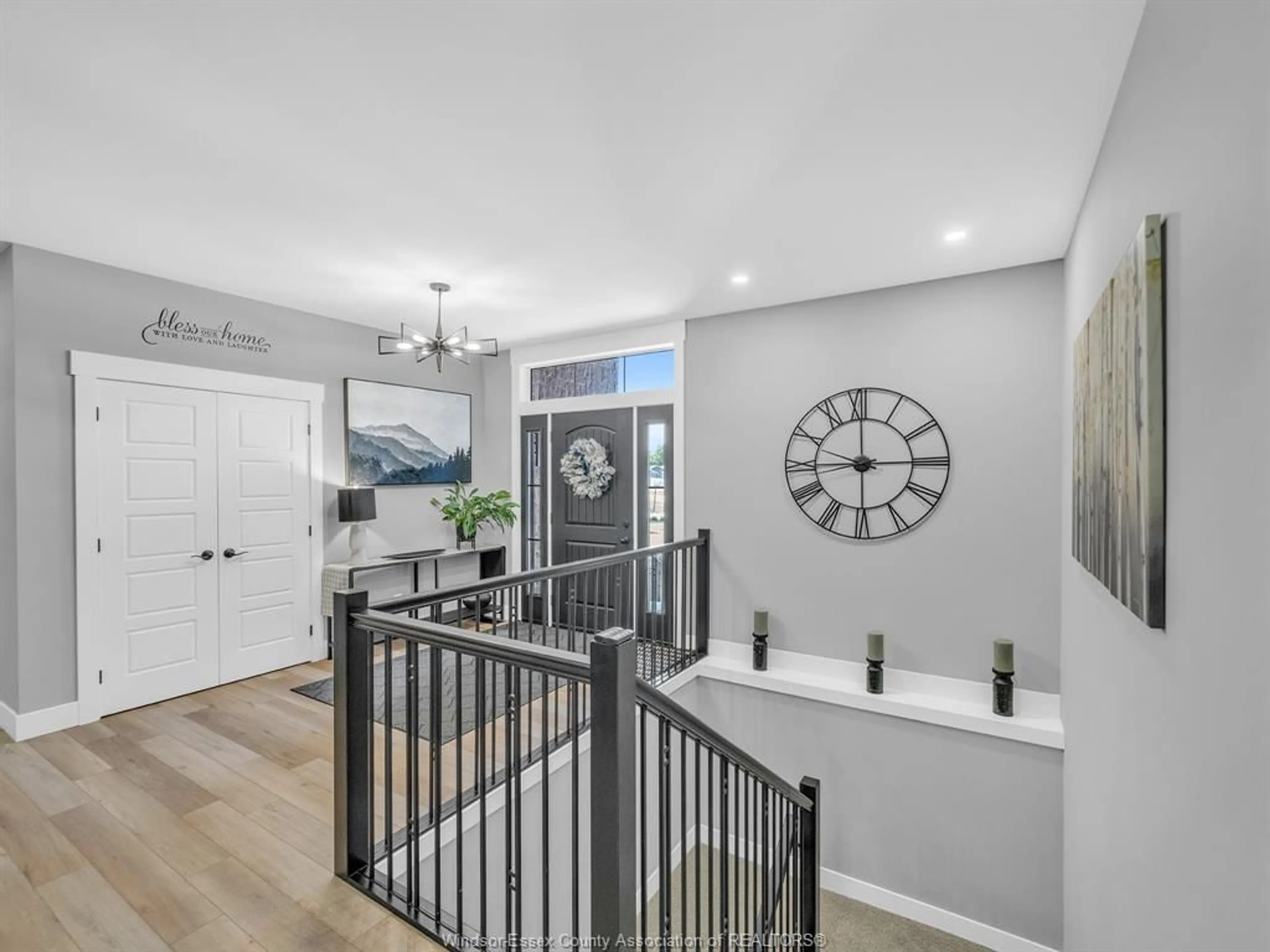 Indoor entryway for 36 MANUEL Crt, Harrow Ontario N0R 1G0