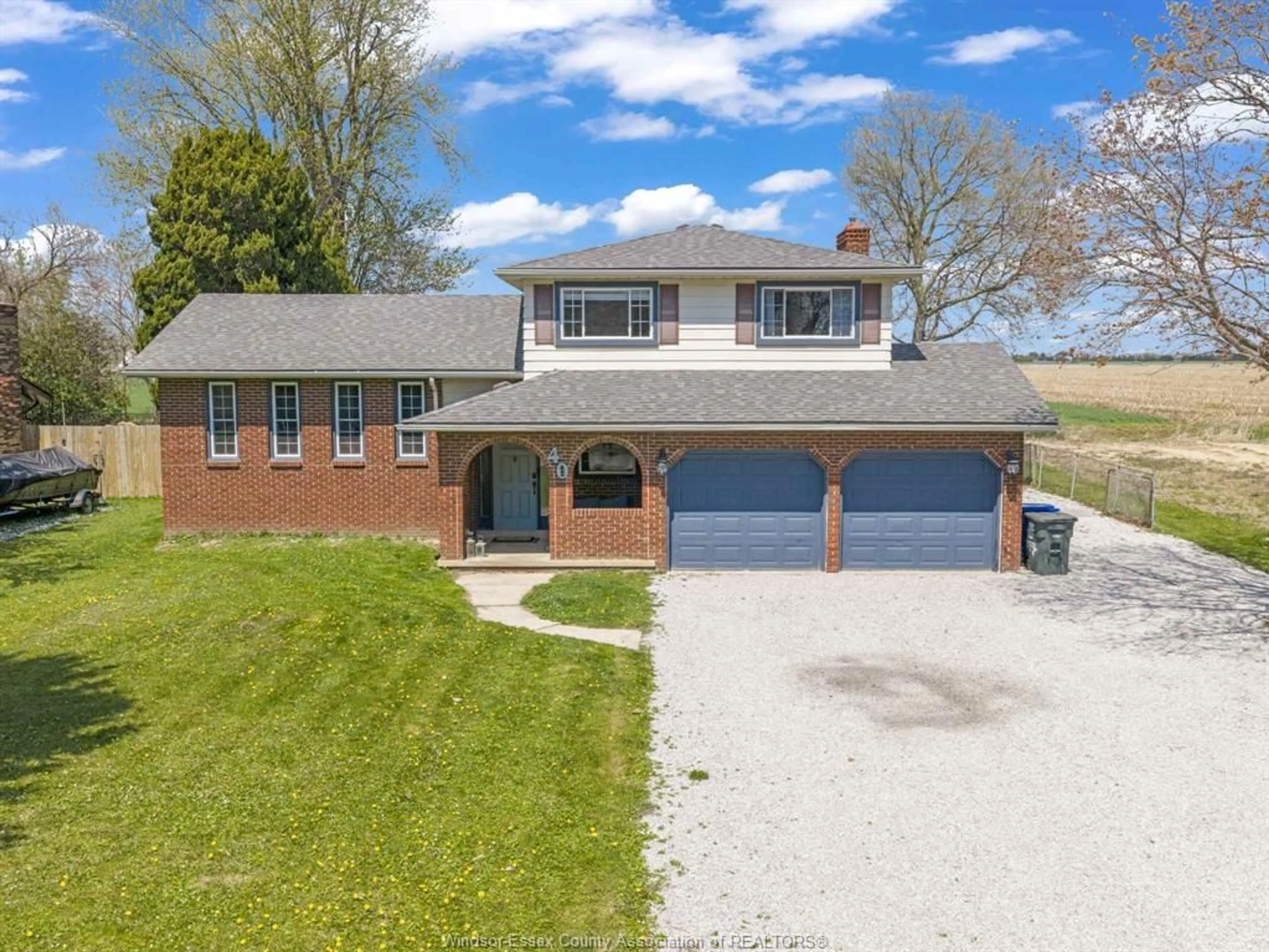 A pic from outside/outdoor area/front of a property/back of a property/a pic from drone, street for 40 Woodside Ave, Amherstburg Ontario N0R 1G0