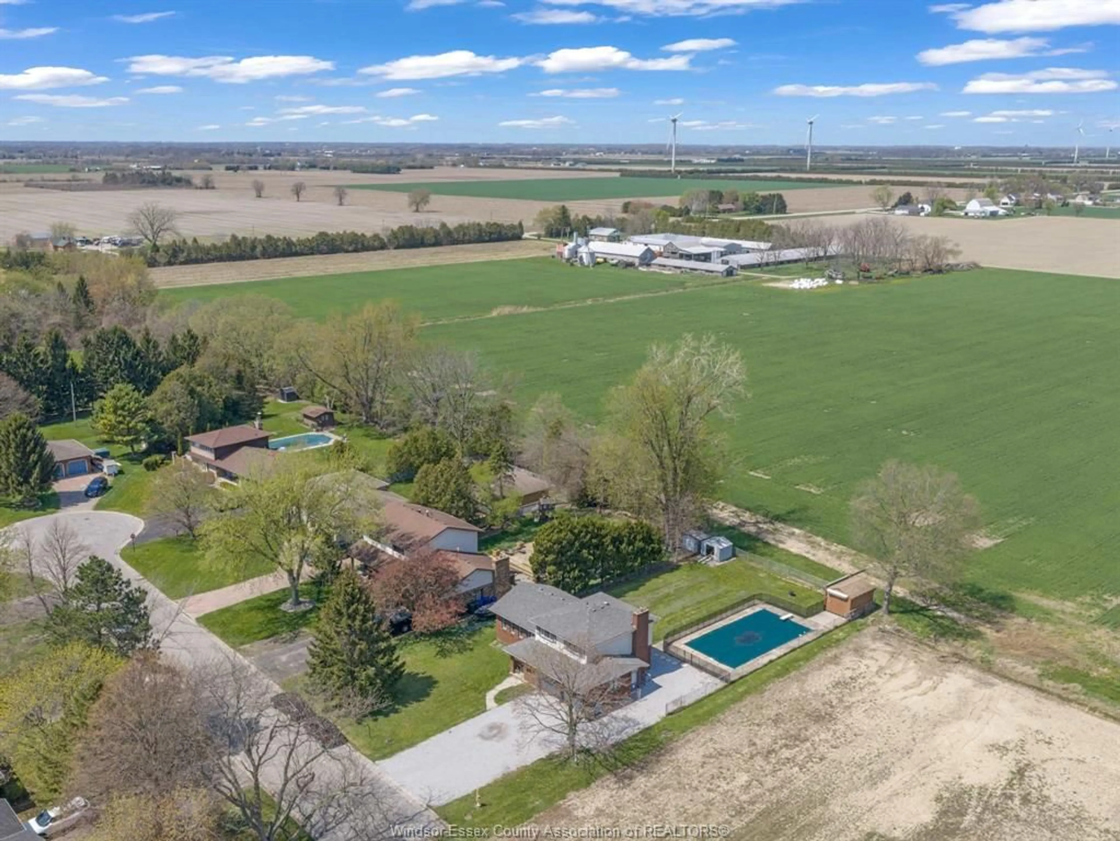 A pic from outside/outdoor area/front of a property/back of a property/a pic from drone, water/lake/river/ocean view for 40 Woodside Ave, Amherstburg Ontario N0R 1G0