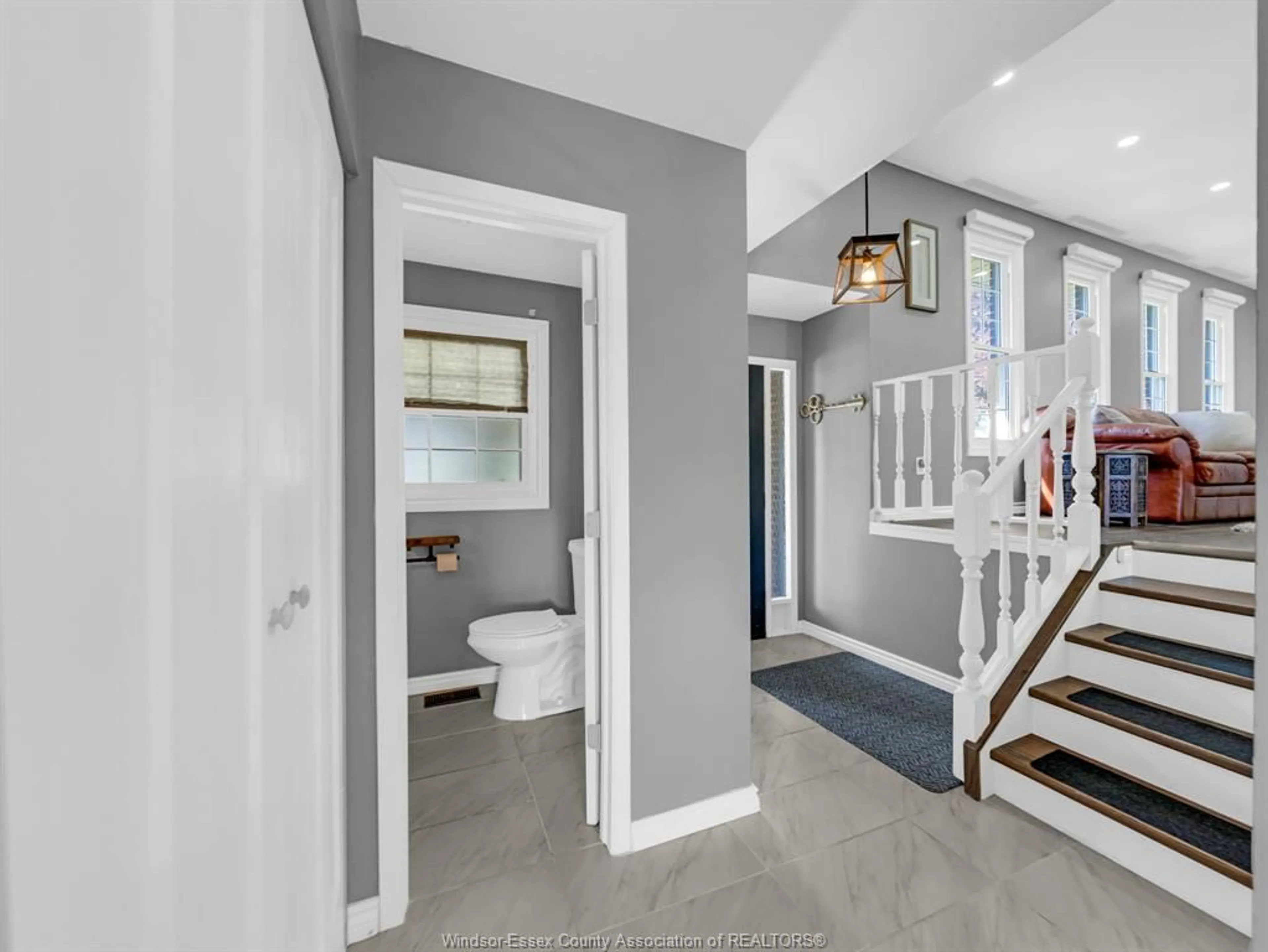 Indoor entryway for 40 Woodside Ave, Amherstburg Ontario N0R 1G0