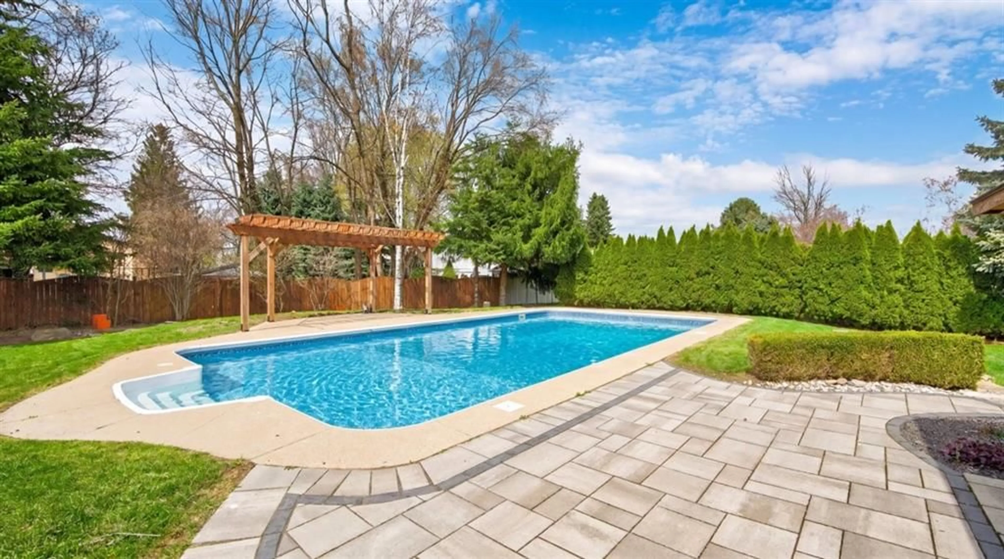 Pool for 5410 LAKE VALLEY GROVE Rd, Lambton Shores Ontario N0N 1J7