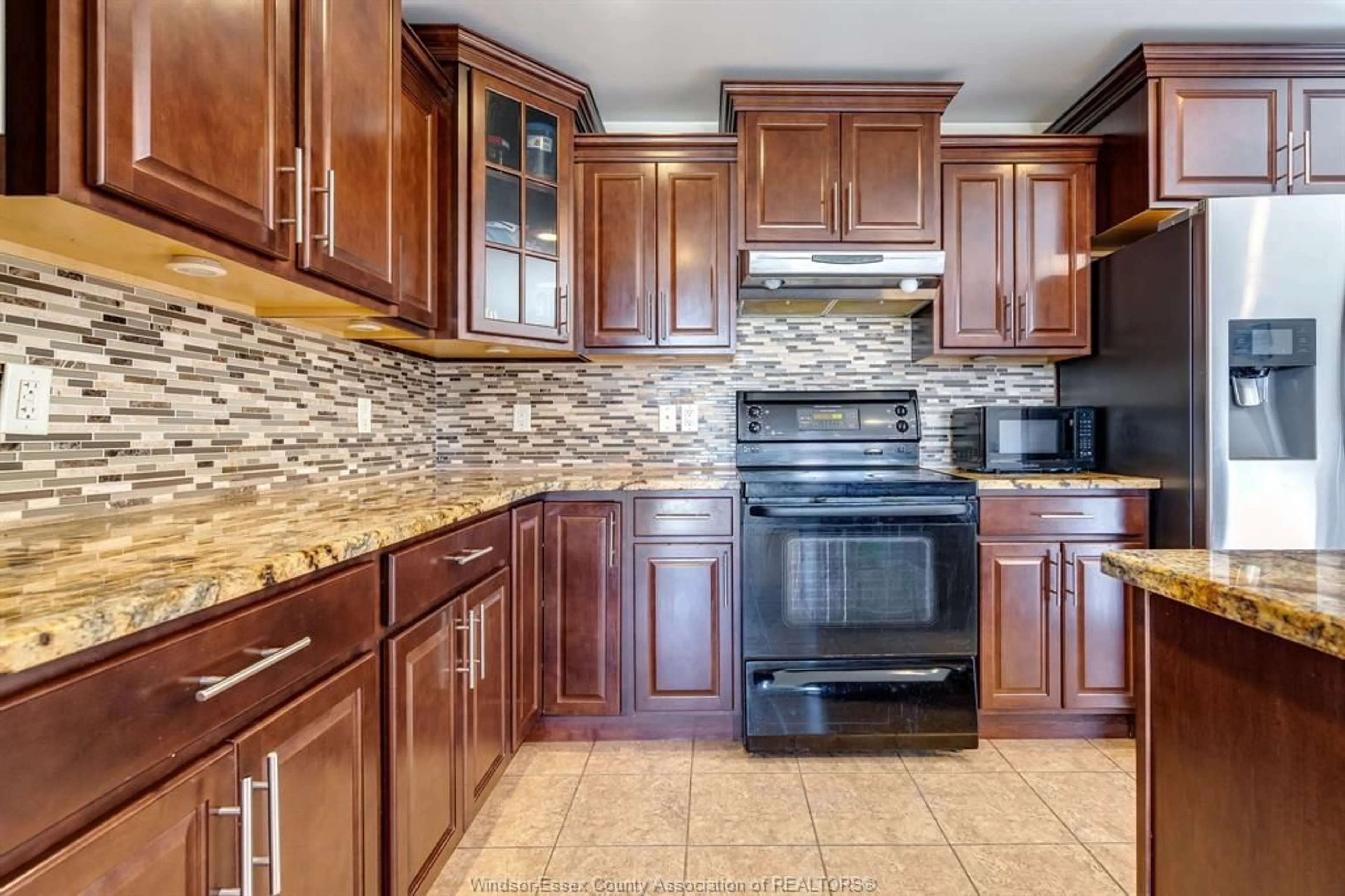 Open concept kitchen, ceramic/tile floor for 40 Conservation Blvd, Kingsville Ontario N9Y 4E5