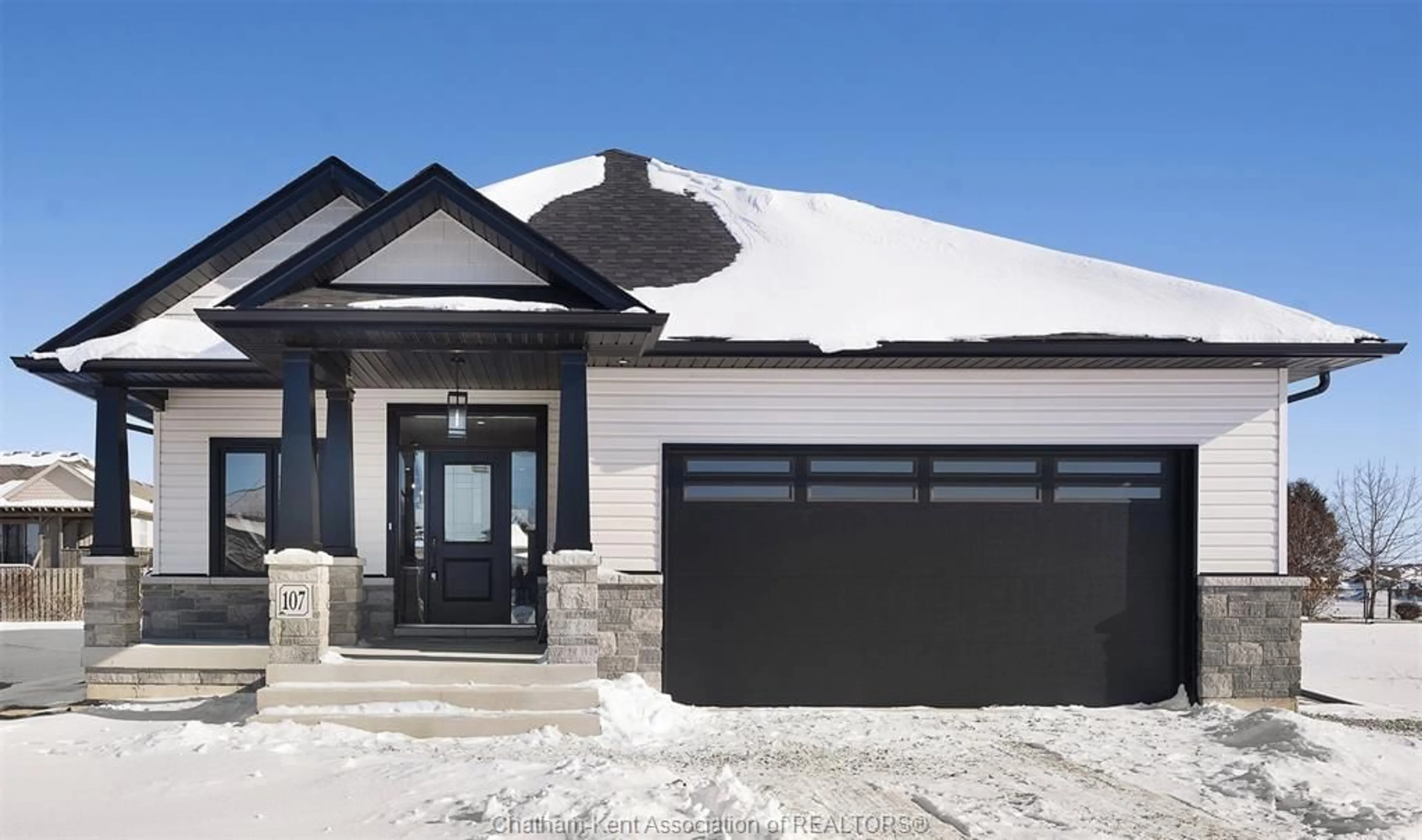 Home with vinyl exterior material, street for 106 McKenzie Crt, Chatham Ontario N7L 0G7