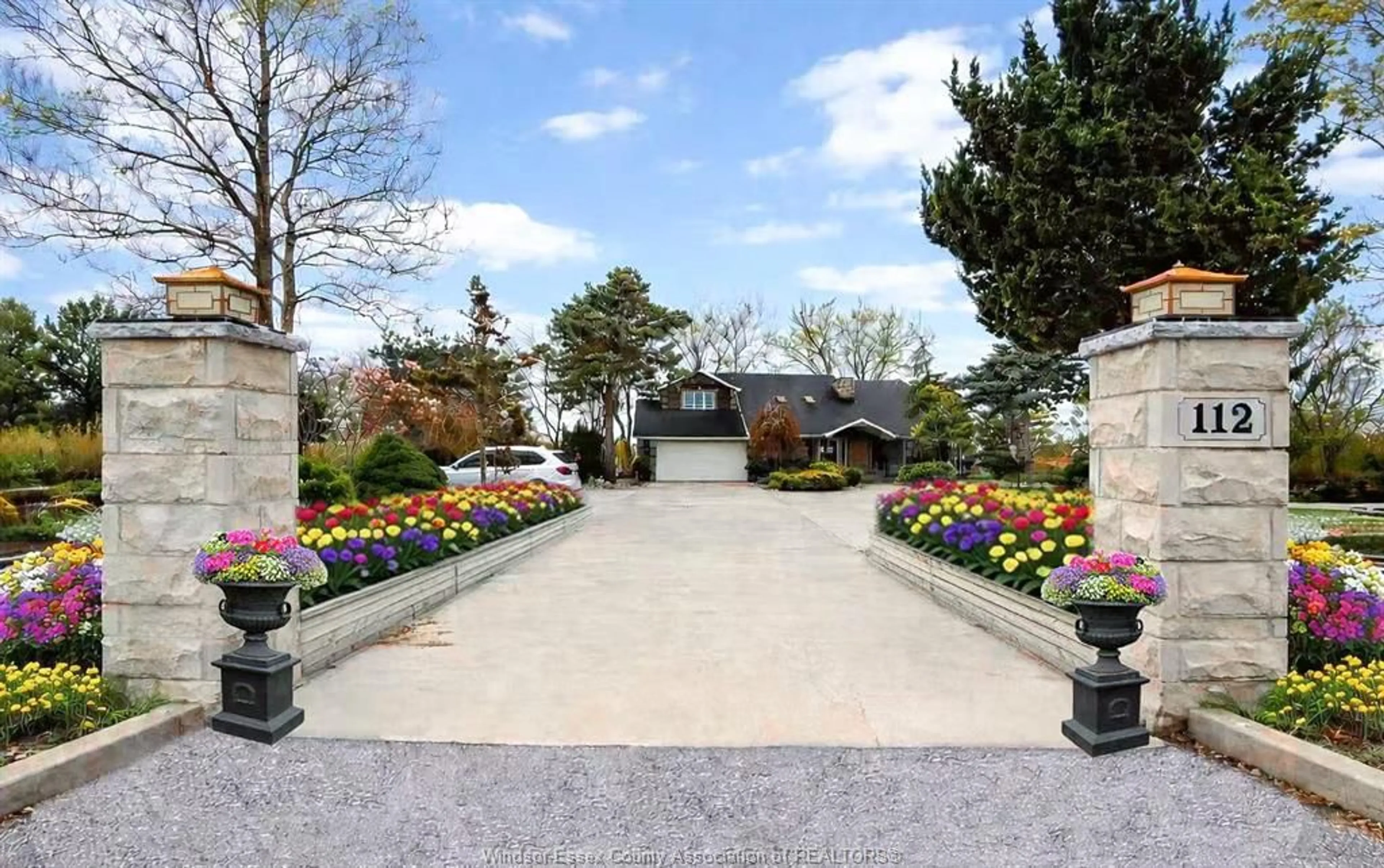 Patio, street for 112 COUNTY RD 22, Belle River Ontario N8L 1H8