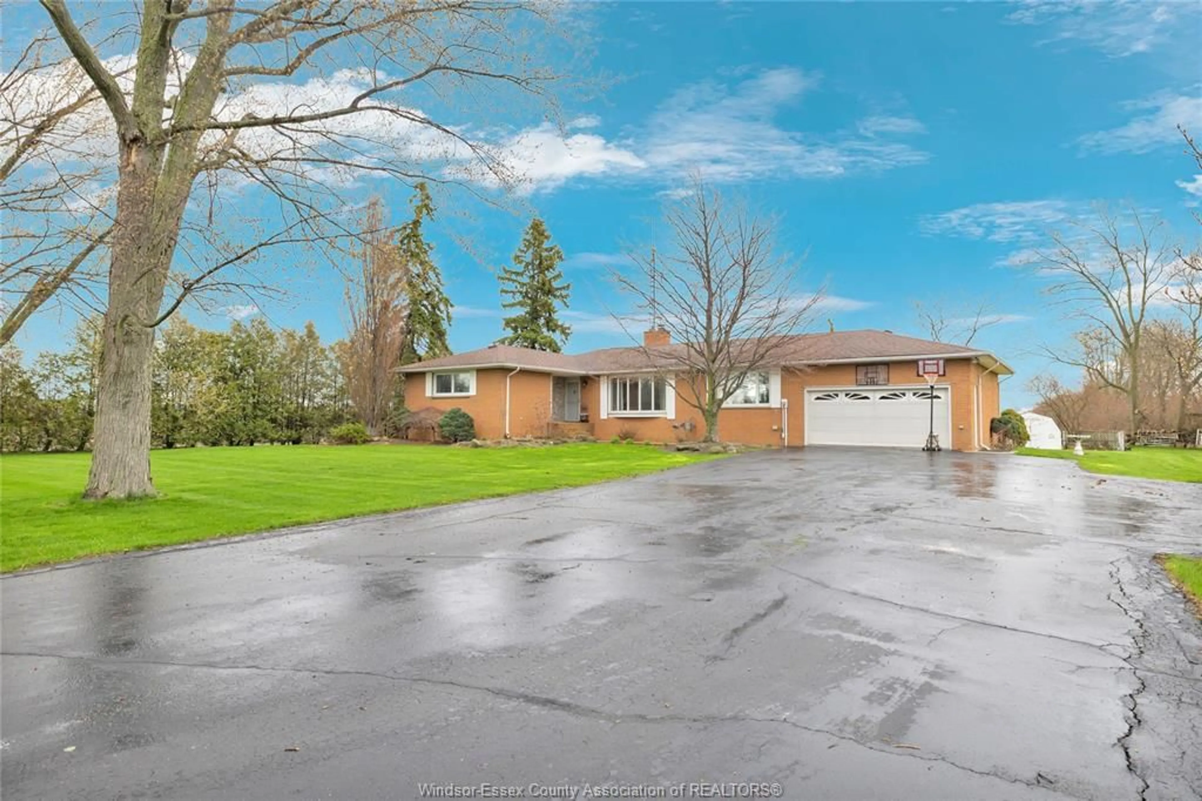 A pic from outside/outdoor area/front of a property/back of a property/a pic from drone, street for 54 MERSEA ROAD 12, Leamington Ontario N8H 3V7