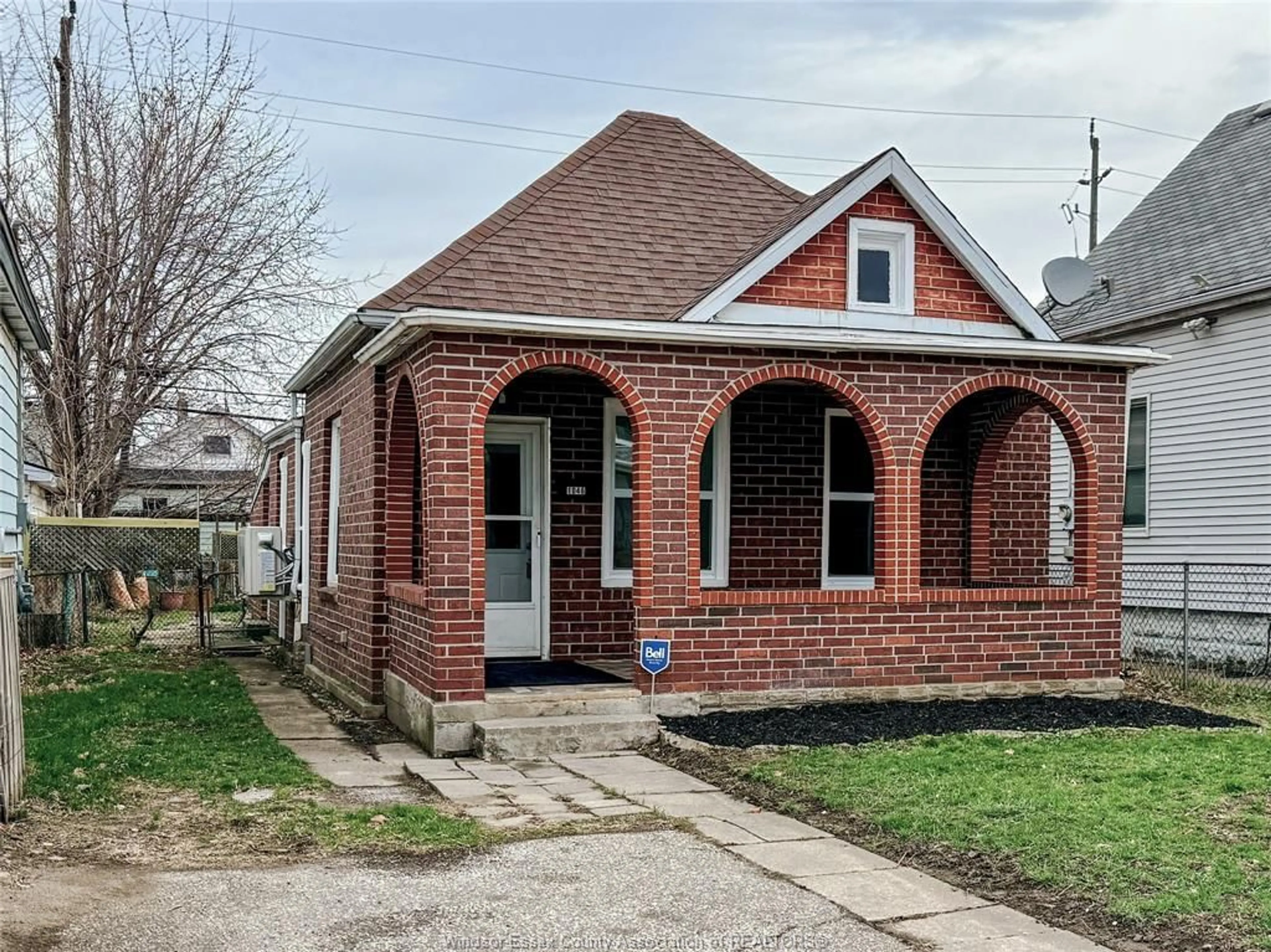 Home with brick exterior material, street for 1046 LILLIAN, Windsor Ontario N9A 1V7