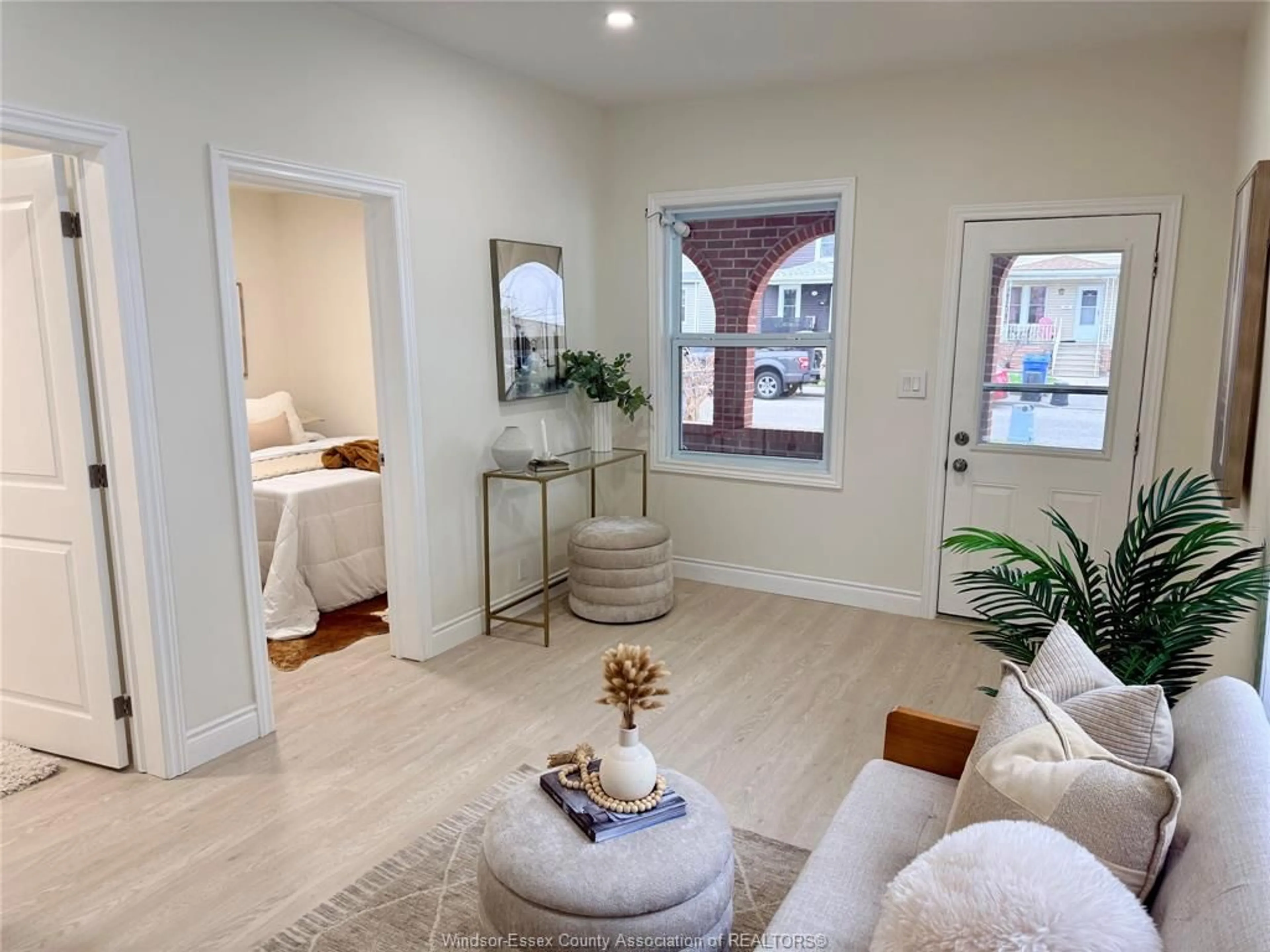 Unknown for 1046 LILLIAN, Windsor Ontario N9A 1V7