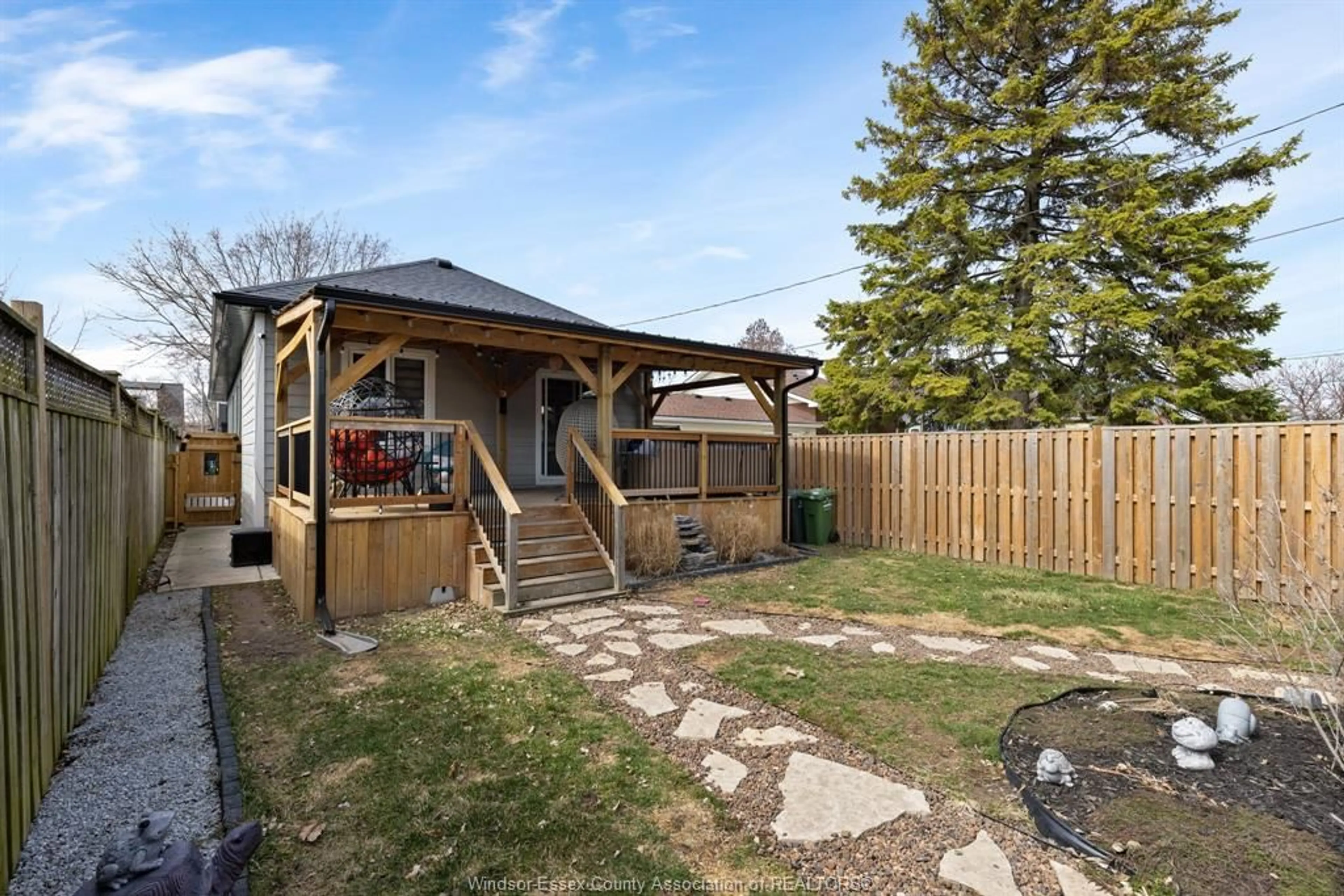 Unknown for 1684 PIERRE Ave, Windsor Ontario N8X 4P8