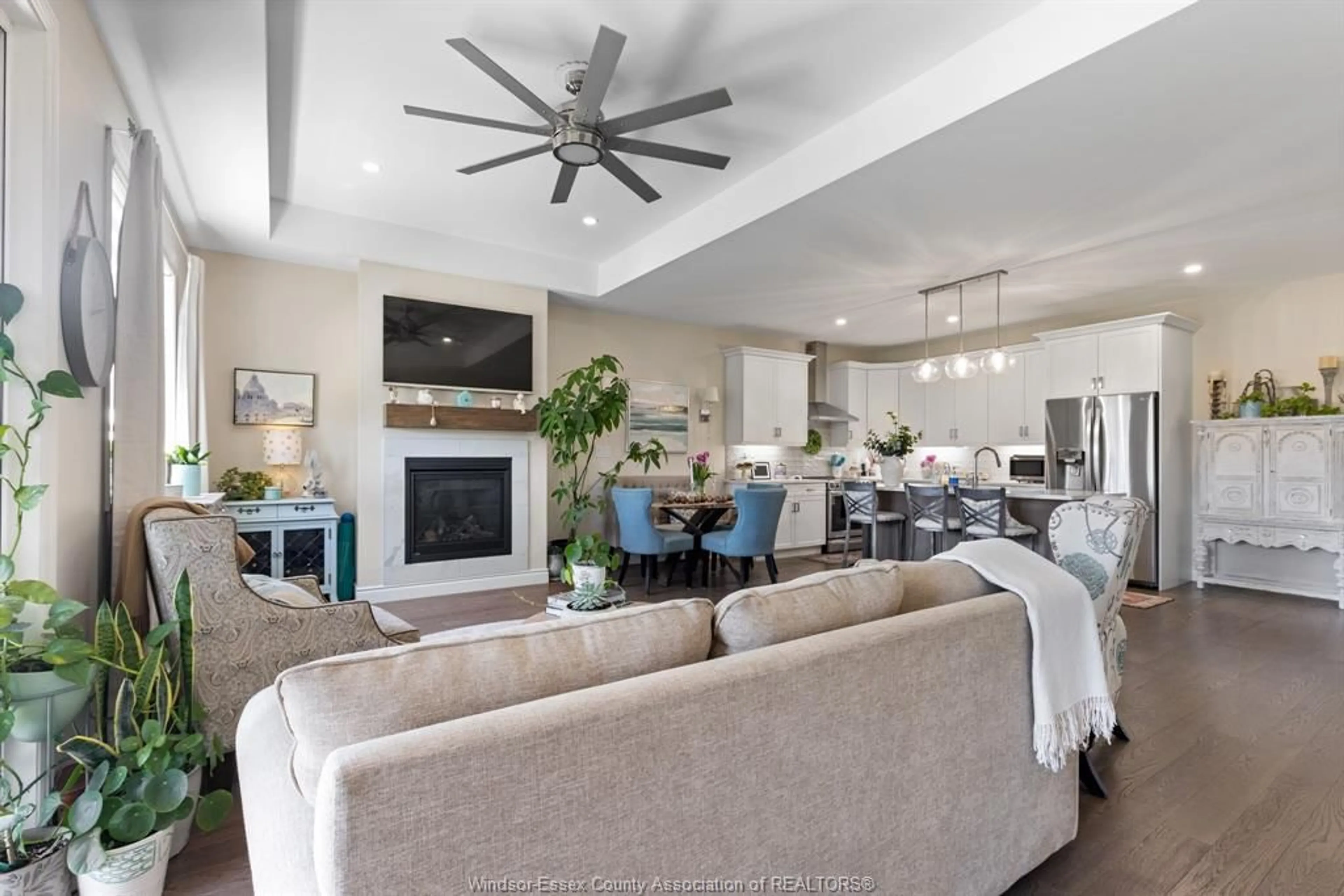 Living room with furniture, unknown for 237 LIVINGSTONE, Amherstburg Ontario N9V 0H1