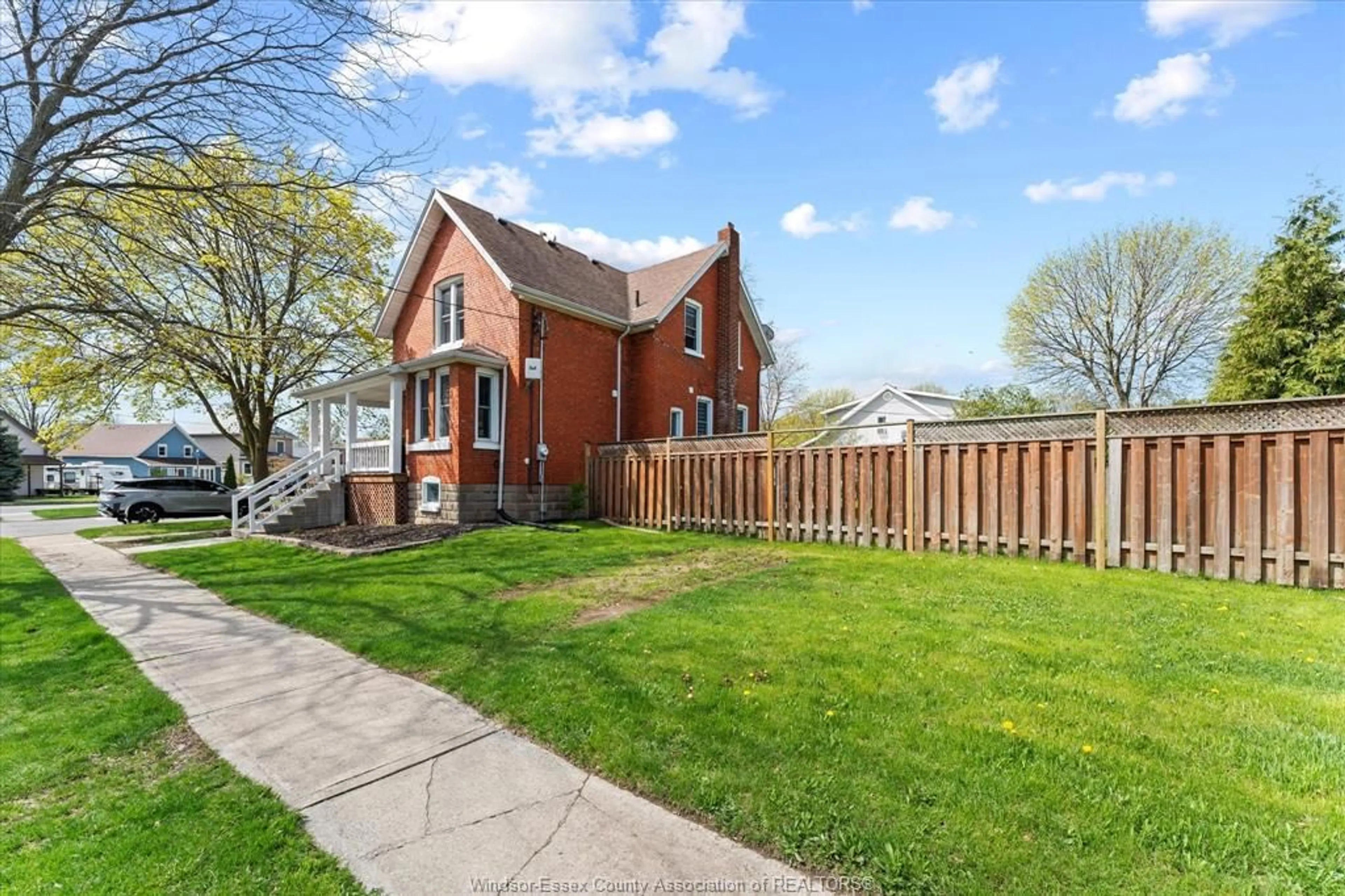 A pic from outside/outdoor area/front of a property/back of a property/a pic from drone, street for 3 LYON, Tilbury Ontario N0P 2L0