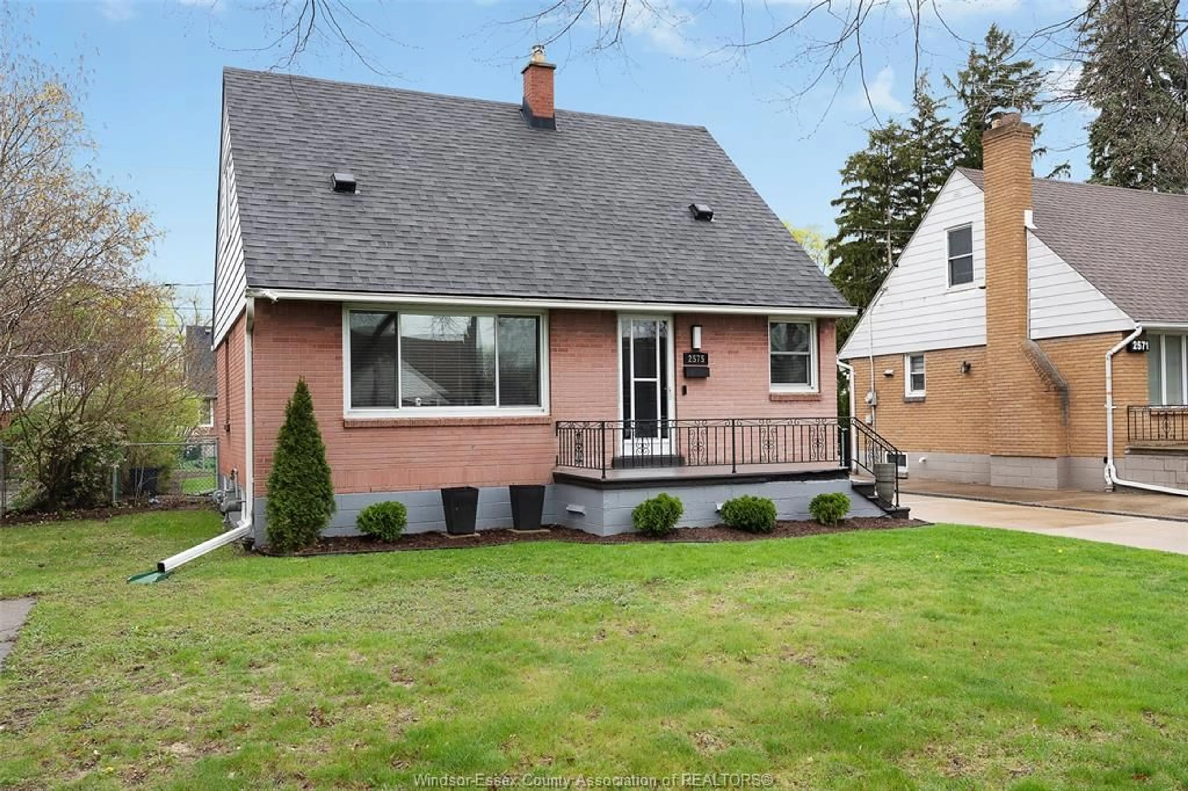 Home with vinyl exterior material, street for 2575 Kildare Rd, Windsor Ontario N8W 2Y4