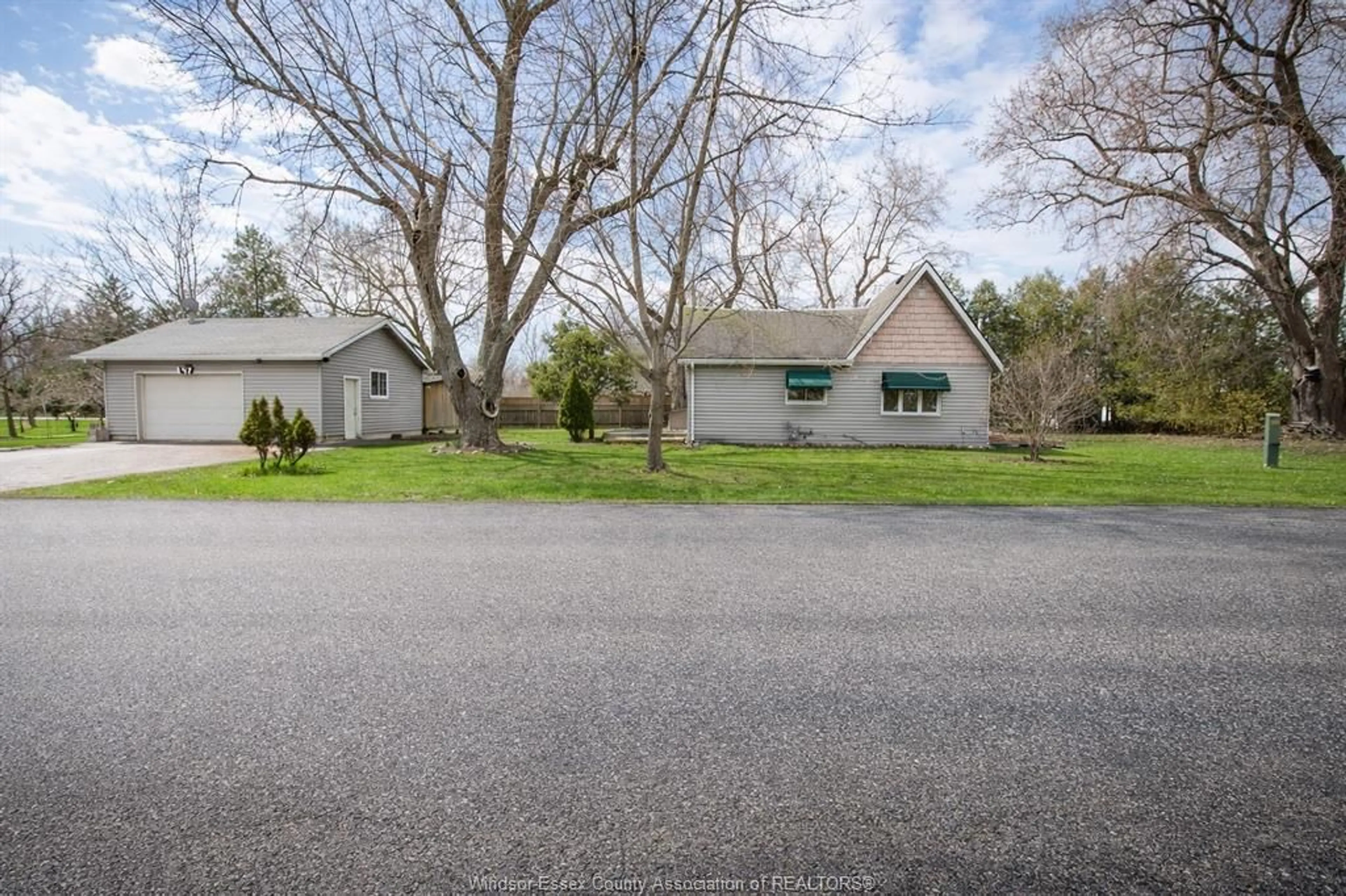 A pic from outside/outdoor area/front of a property/back of a property/a pic from drone, street for 147 Allison Ave, Harrow Ontario N0R 1G0