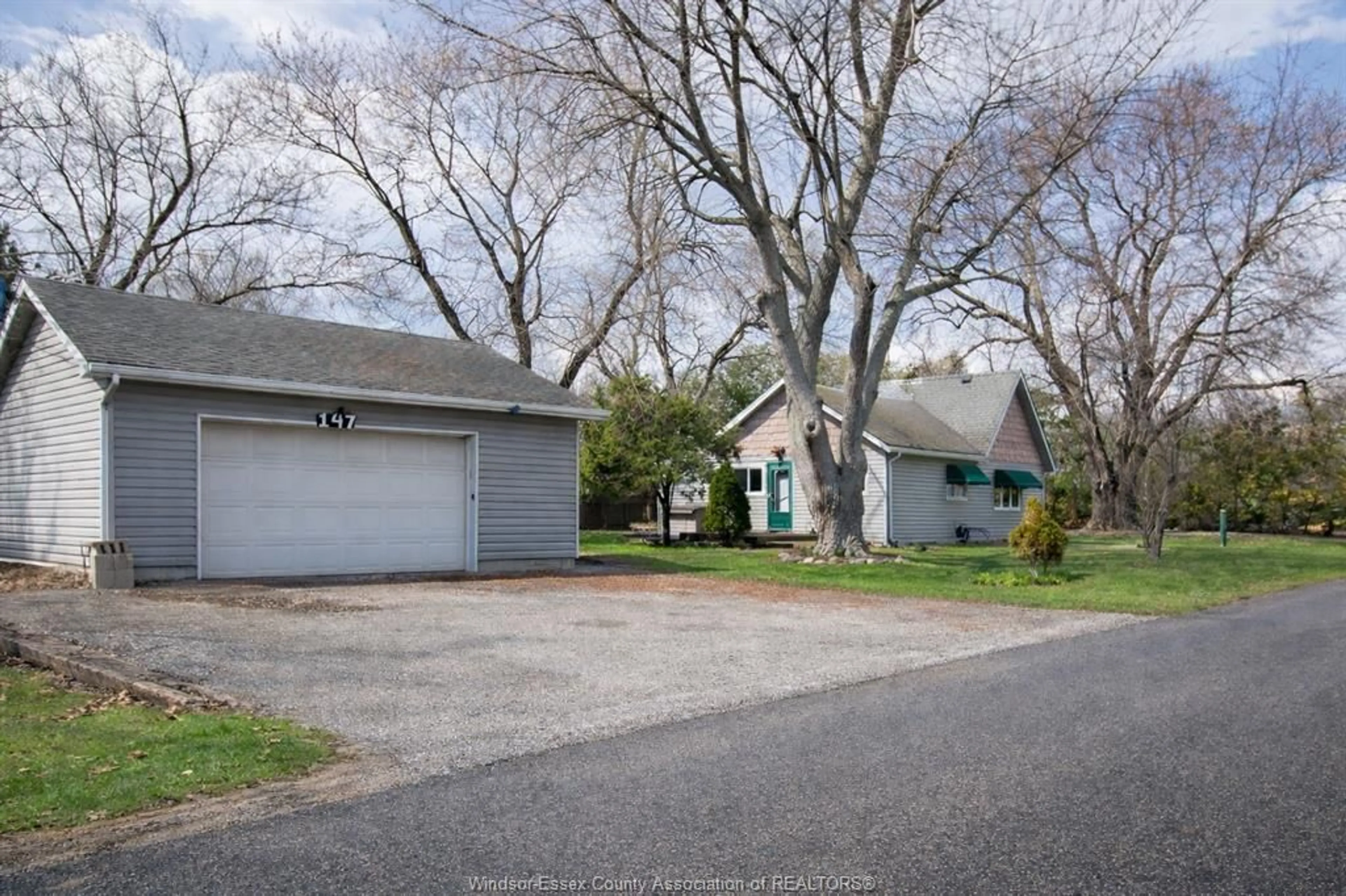 A pic from outside/outdoor area/front of a property/back of a property/a pic from drone, street for 147 Allison Ave, Harrow Ontario N0R 1G0