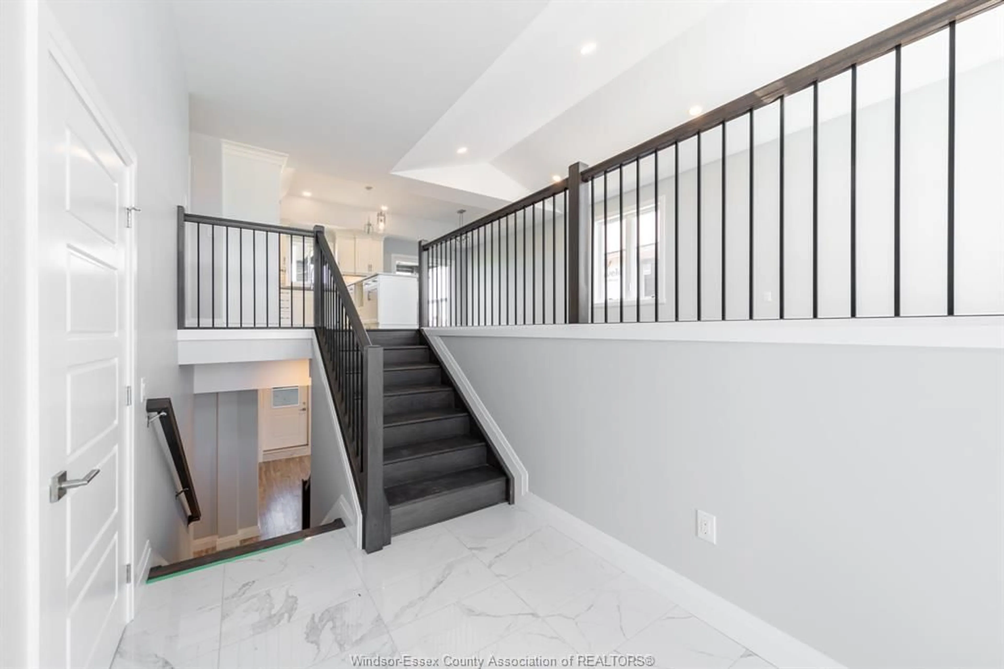 Stairs for 14 NOBLE, Amherstburg Ontario N9V 0G3
