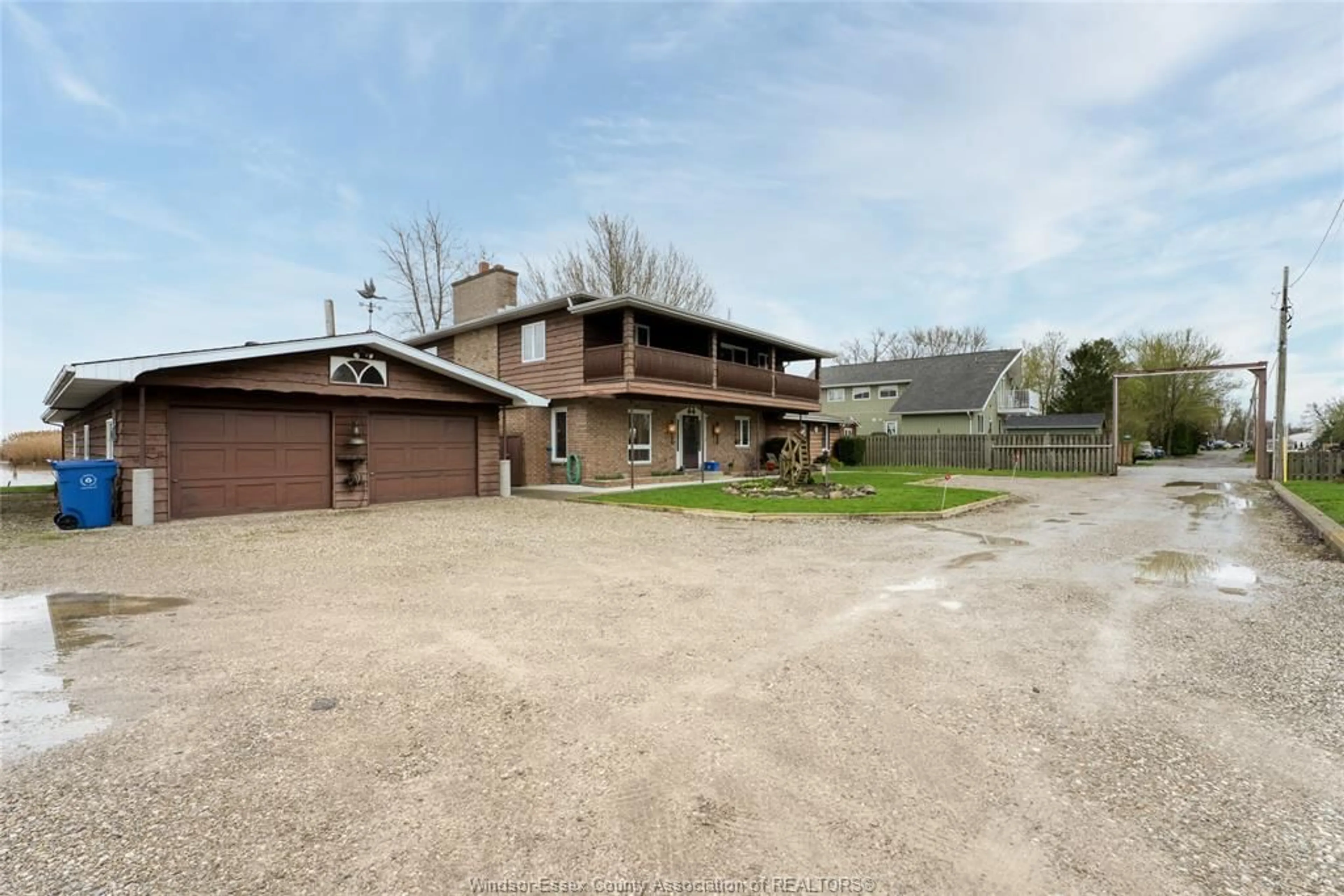 A pic from outside/outdoor area/front of a property/back of a property/a pic from drone, building for 194 RIVERSIDE Rd, Lakeshore Ontario N0R 1A0