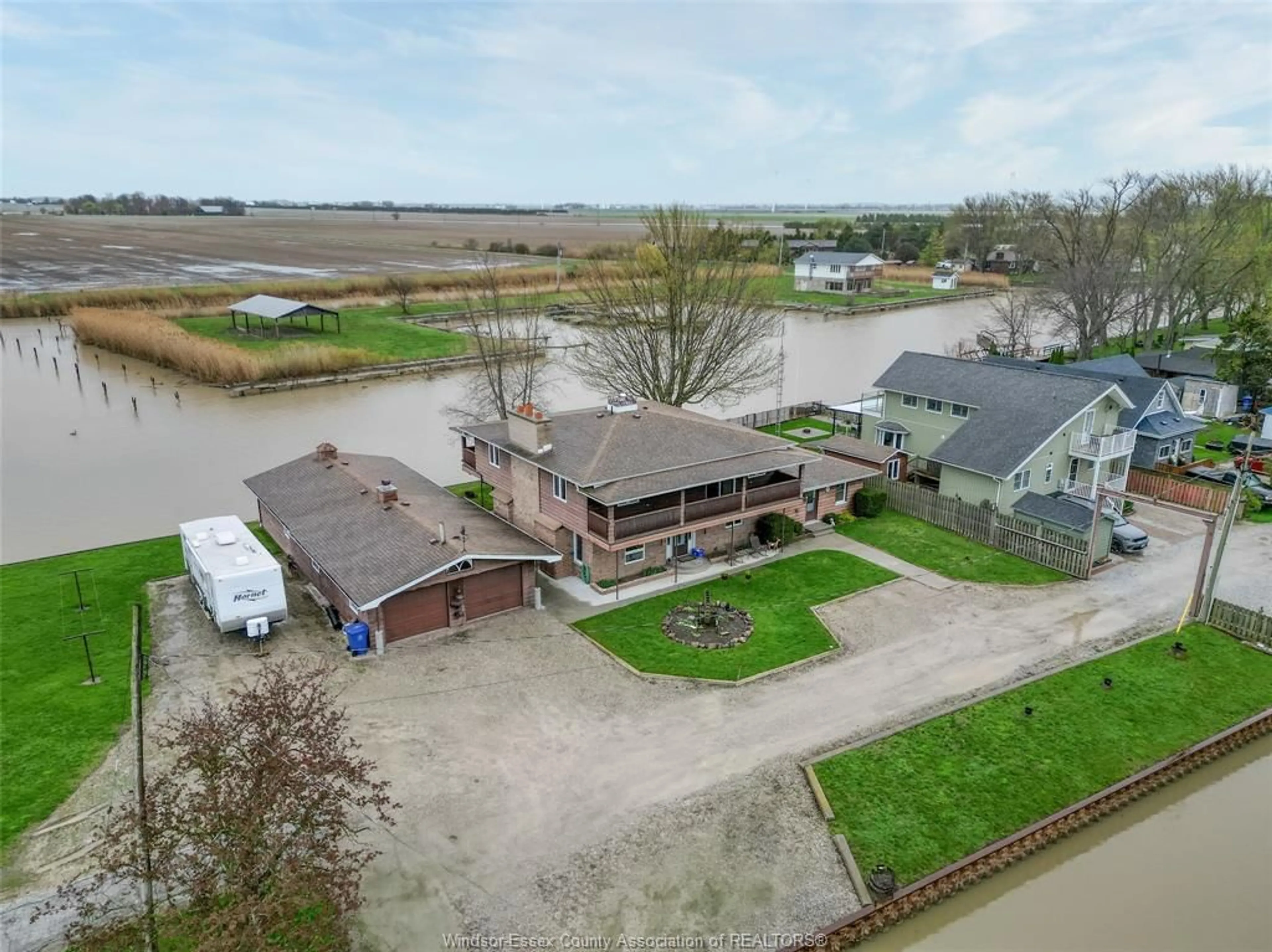 A pic from outside/outdoor area/front of a property/back of a property/a pic from drone, street for 194 RIVERSIDE Rd, Lakeshore Ontario N0R 1A0