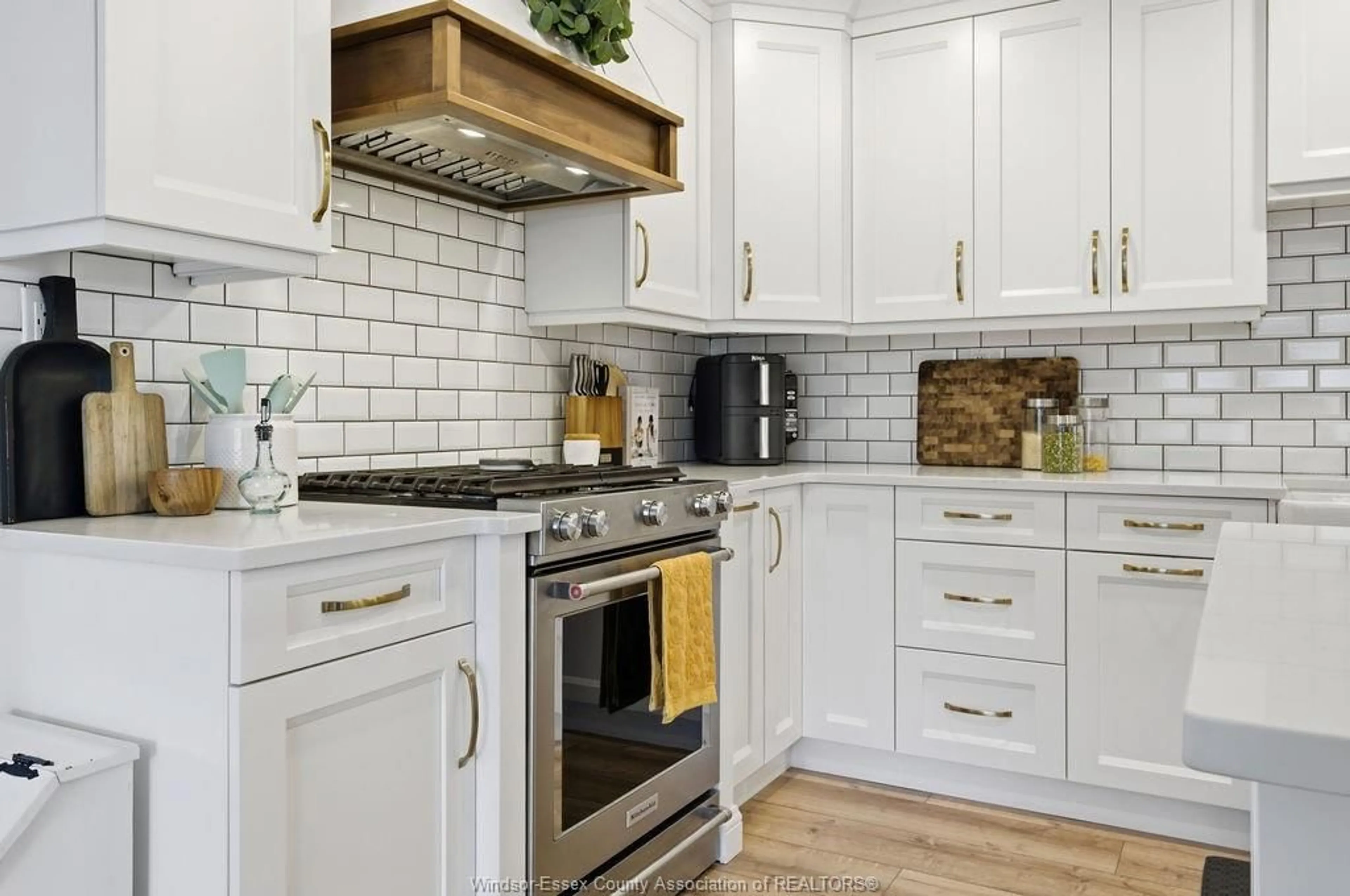 Contemporary kitchen, ceramic/tile floor for 12311 VICKERY Lane, Tecumseh Ontario N9K 1B5