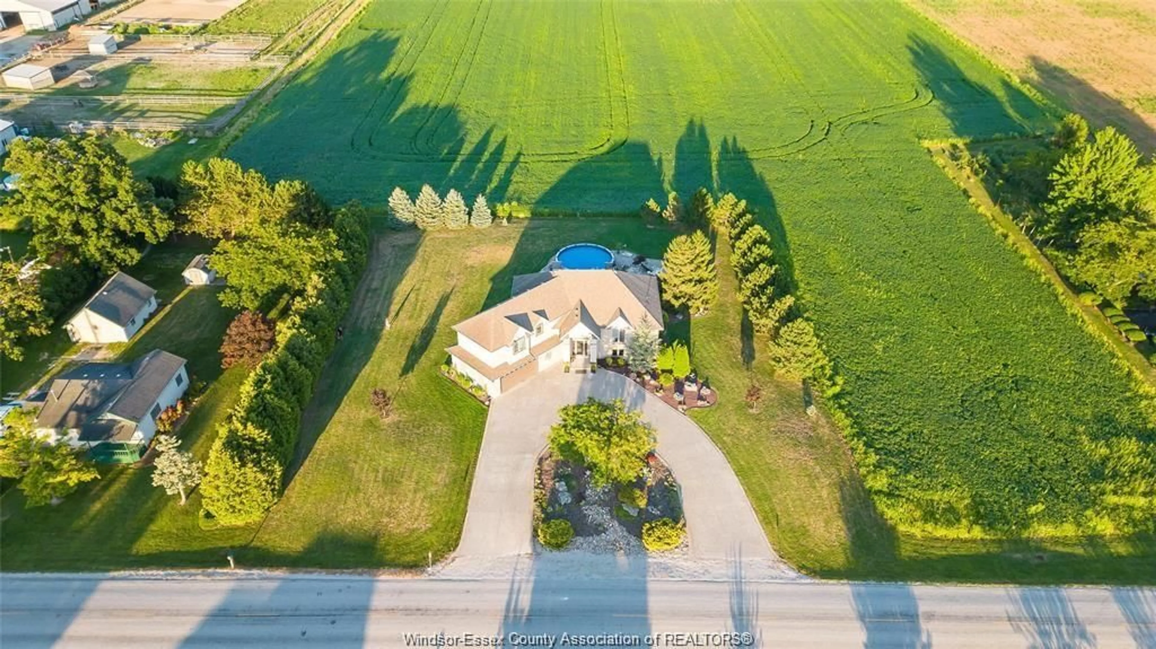 A pic from outside/outdoor area/front of a property/back of a property/a pic from drone, unknown for 914 LAKESHORE ROAD 101, Maidstone Ontario N0R 1K0