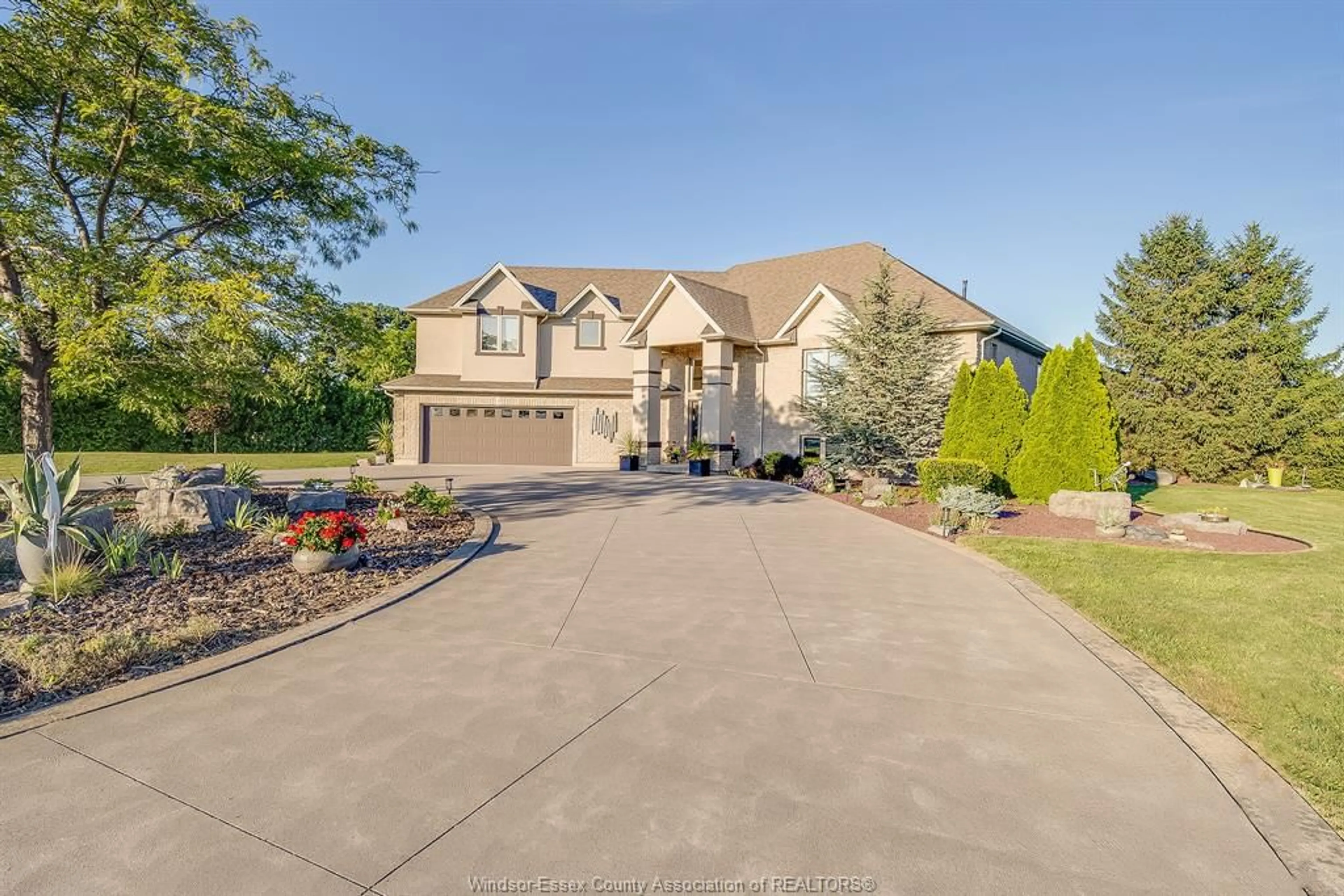 A pic from outside/outdoor area/front of a property/back of a property/a pic from drone, unknown for 914 LAKESHORE ROAD 101, Maidstone Ontario N0R 1K0