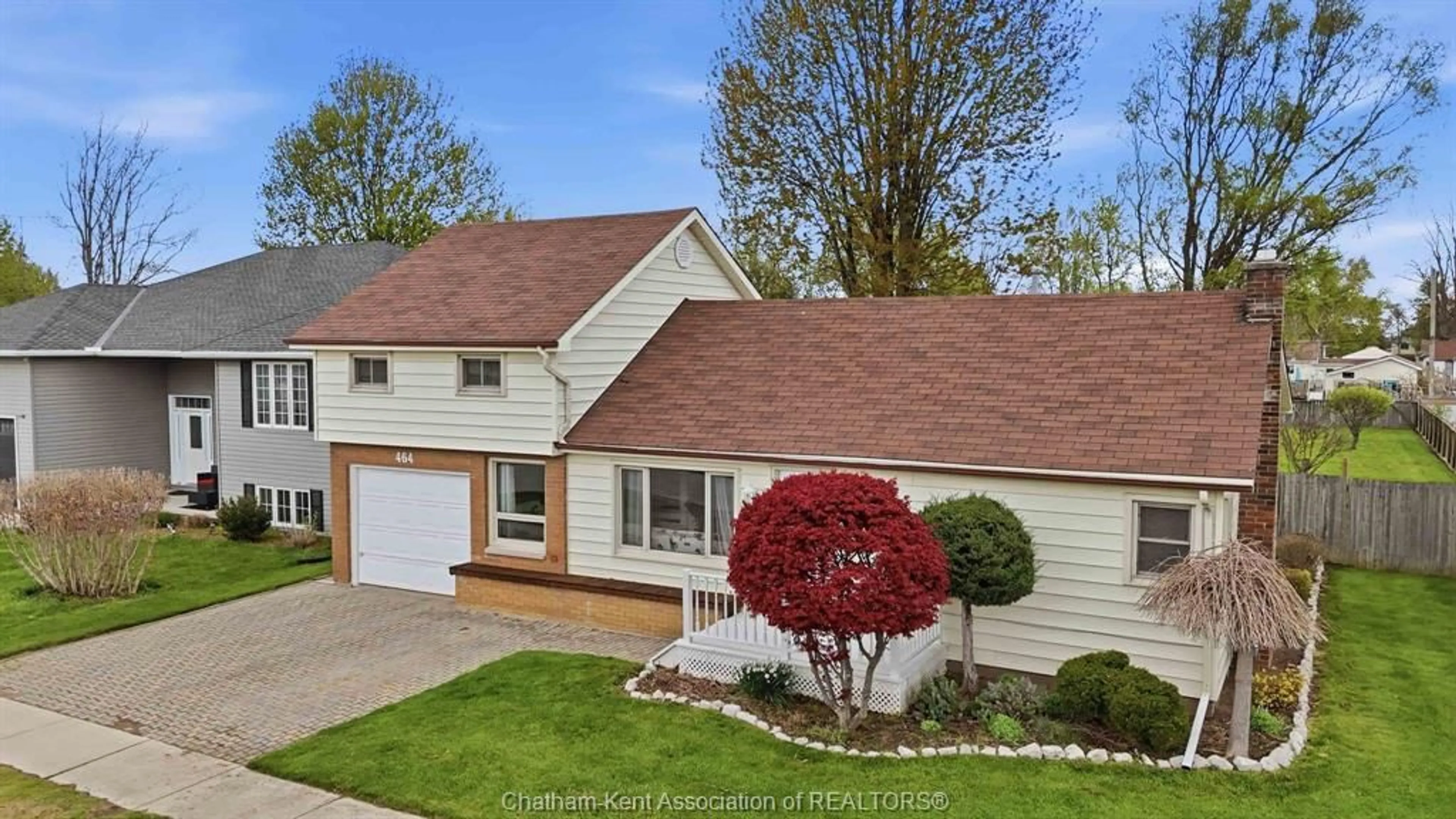 Home with vinyl exterior material, street for 464 RICHMOND St, Dresden Ontario N0P 1M0