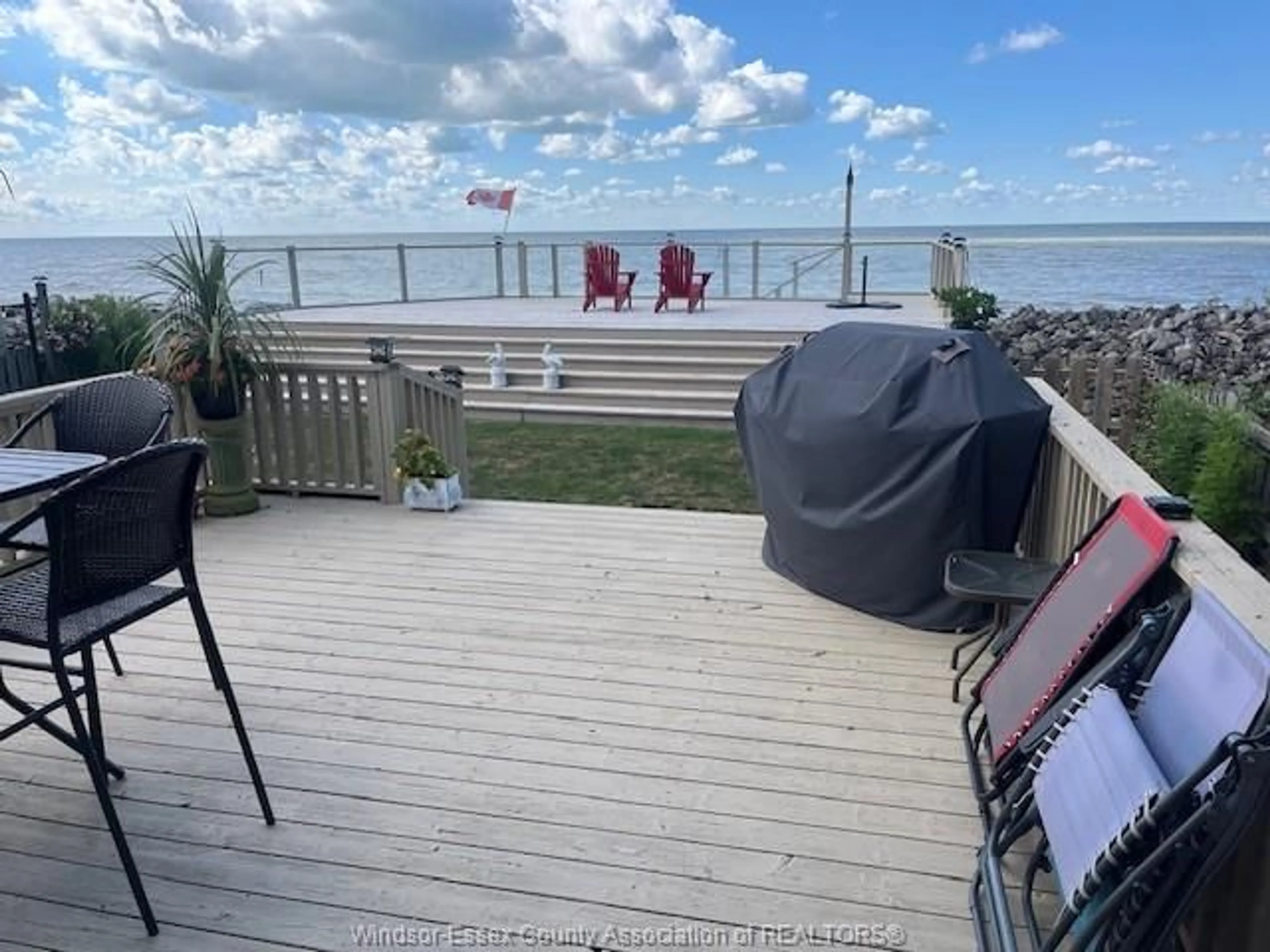 A pic from outside/outdoor area/front of a property/back of a property/a pic from drone, water/lake/river/ocean view for 813 ERIE SHORES Dr, Colchester Ontario N0R 1G0